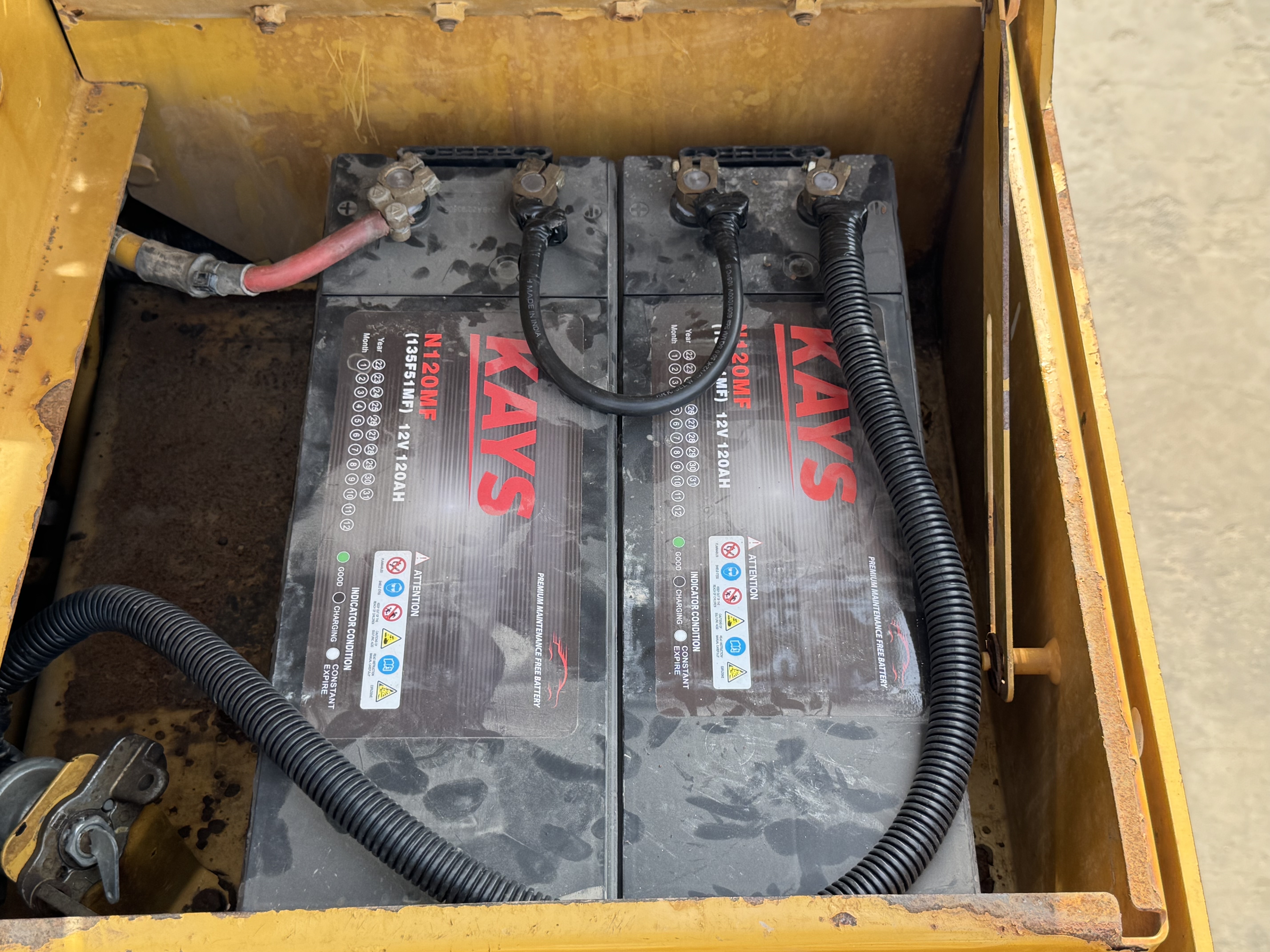 CDB-005-Cat-D8R-Crawler-dozers-inspection-Electronics-Battery-1