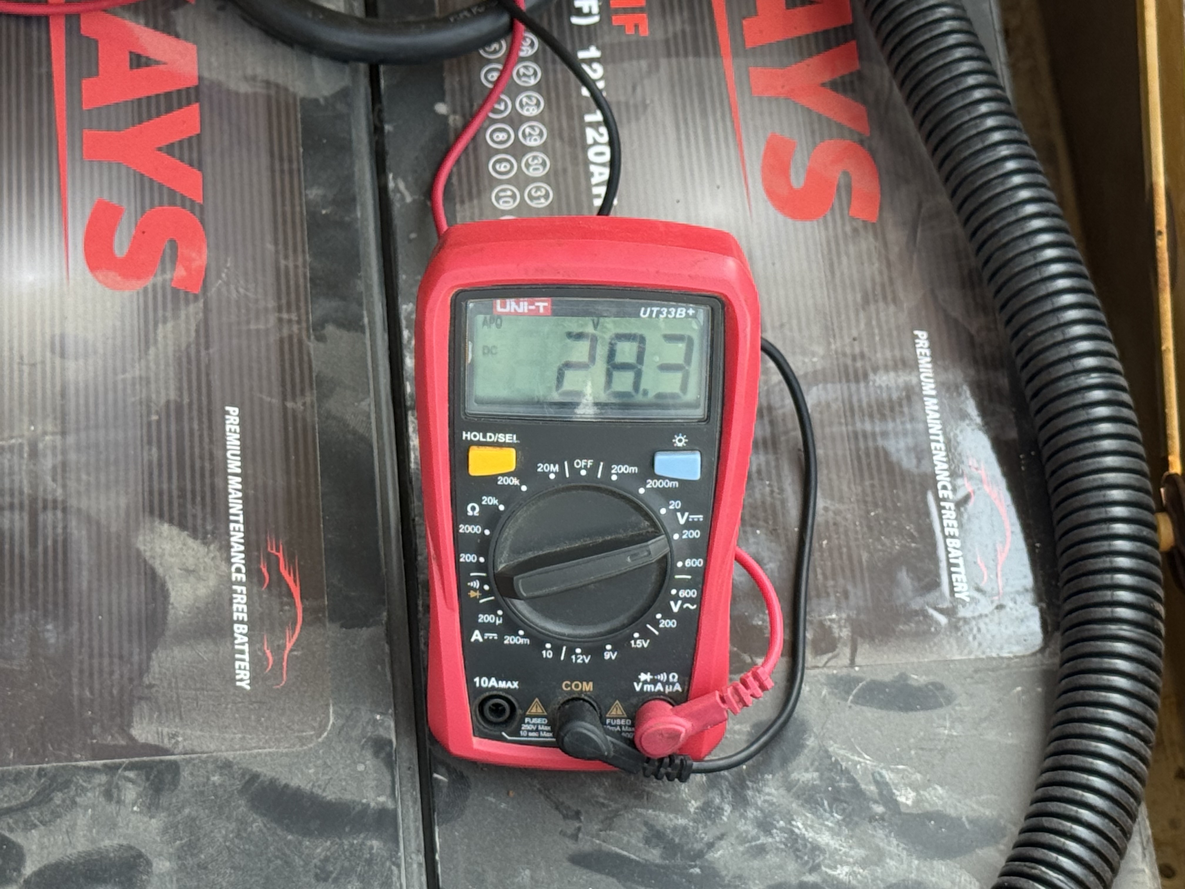 CDB-005-Cat-D8R-Crawler-dozers-inspection-Electronics-Battery-1
