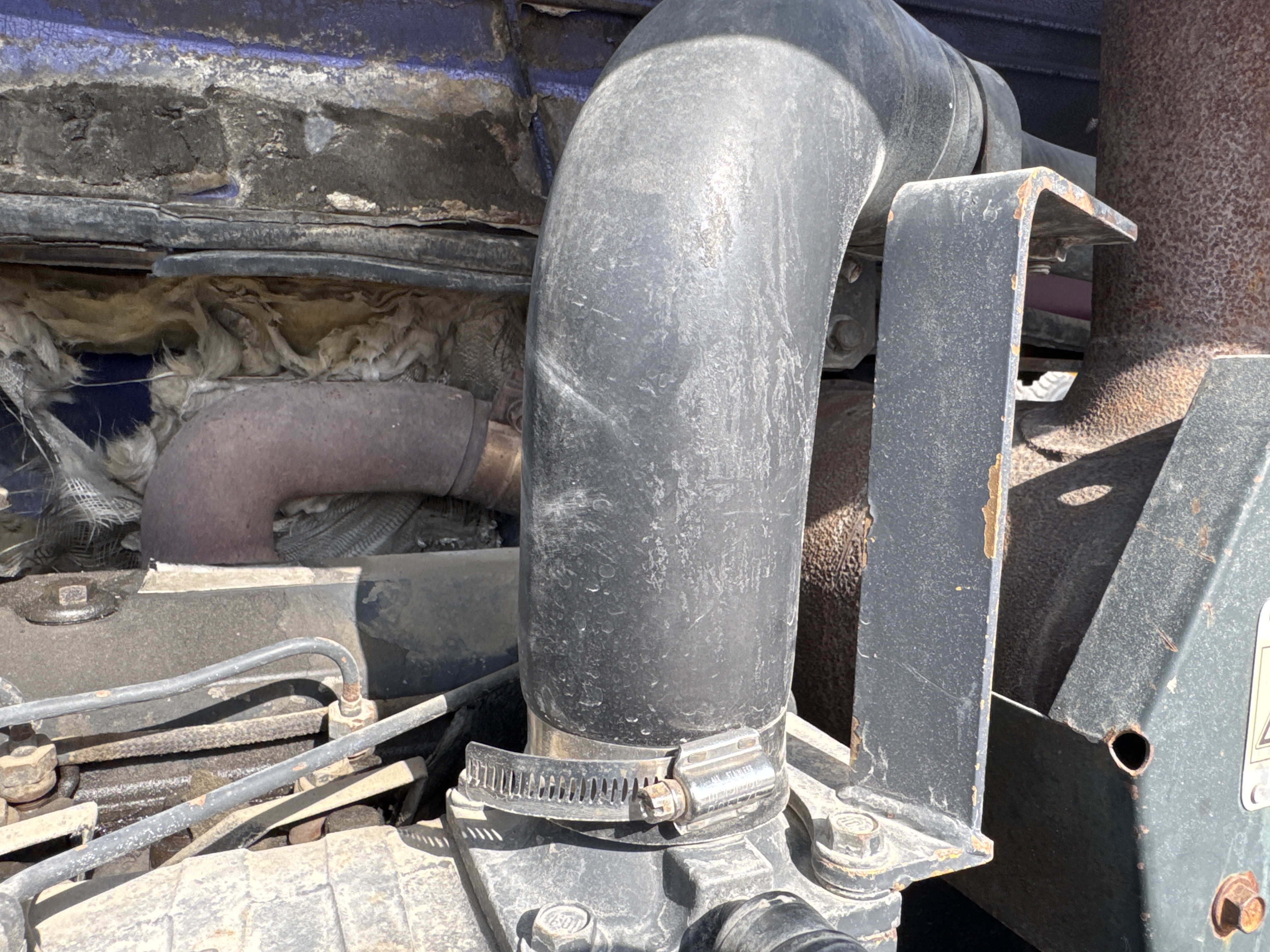 MNX-005-Komatsu-PC78UU-6-Mini-excavators-inspection-Engine-Hoses-2