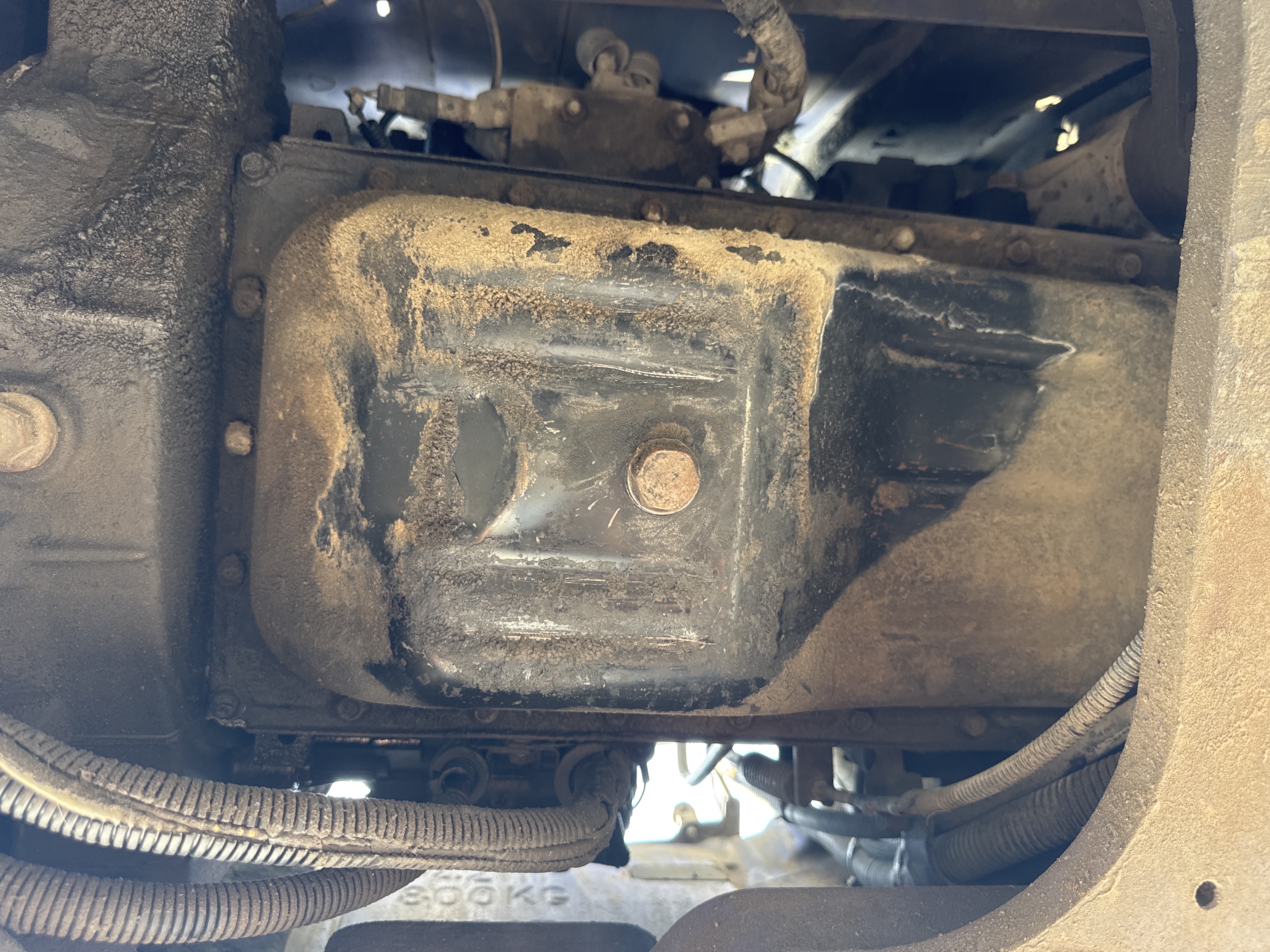 MNX-005-Komatsu-PC78UU-6-Mini-excavators-inspection-Engine-Engine-oil-leaks-2