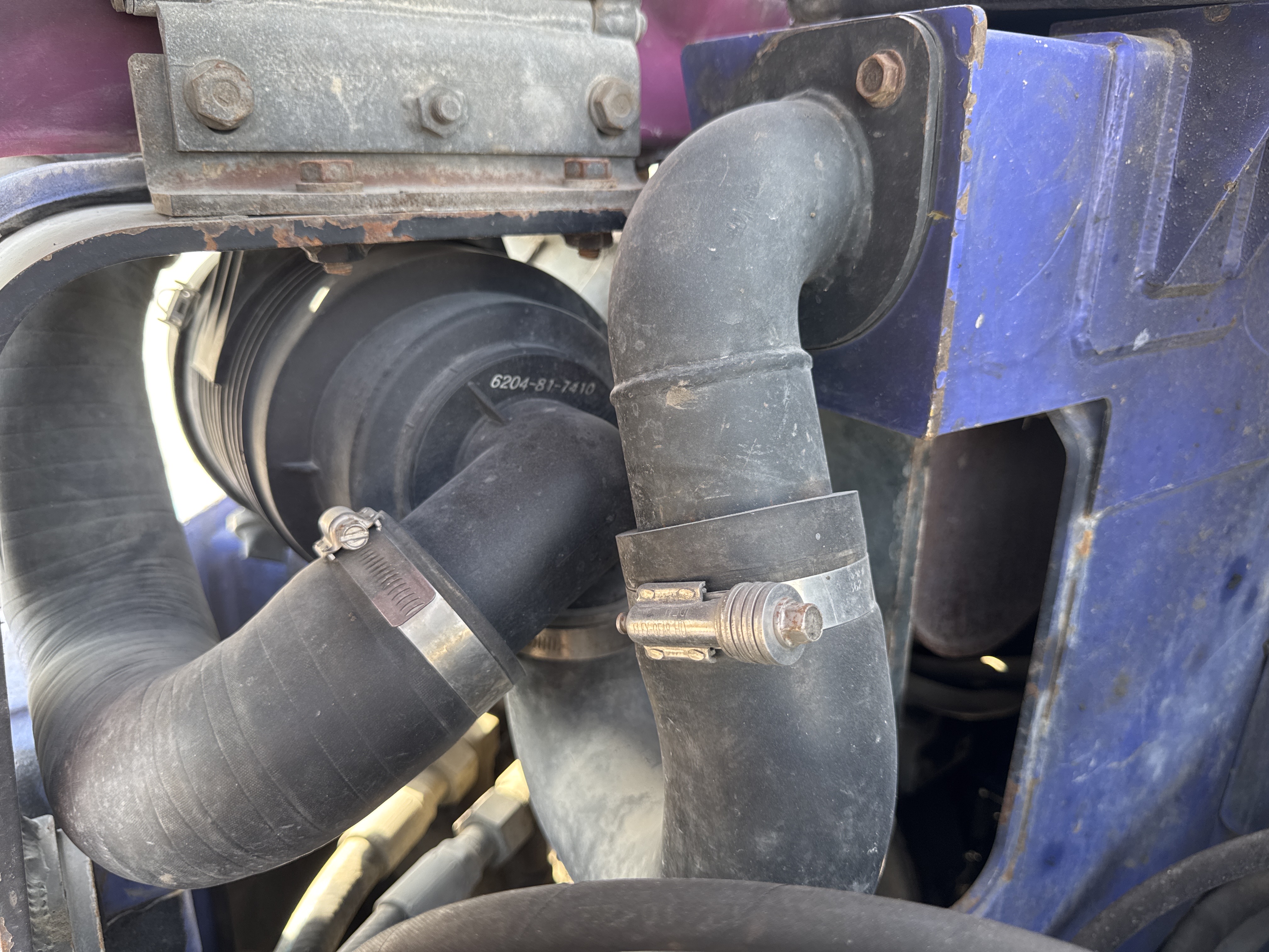 MNX-005-Komatsu-PC78UU-6-Mini-excavators-inspection-Engine-Air-intake-system-4