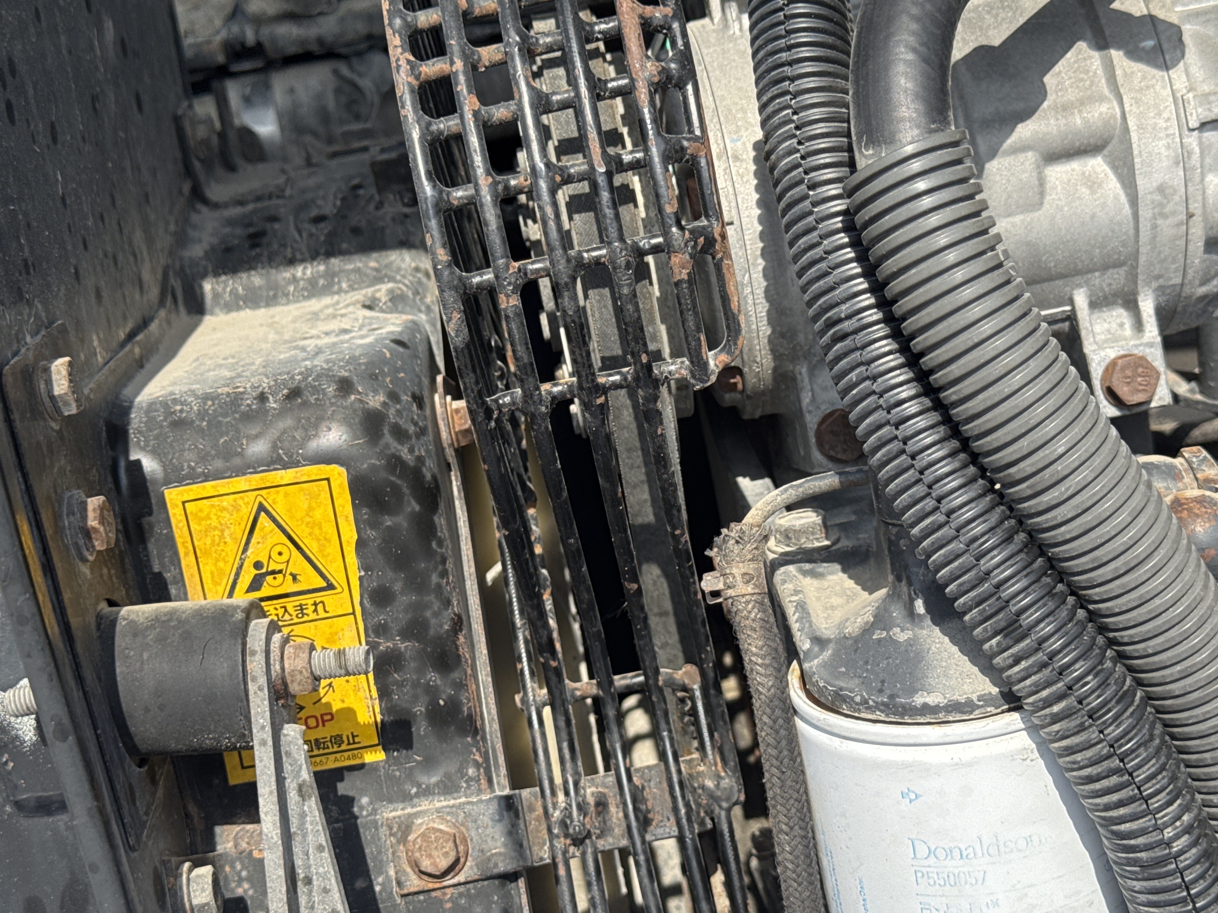 MNX-005-Komatsu-PC78UU-6-Mini-excavators-inspection-Engine-Cooling-fan-and-fan-guard-2