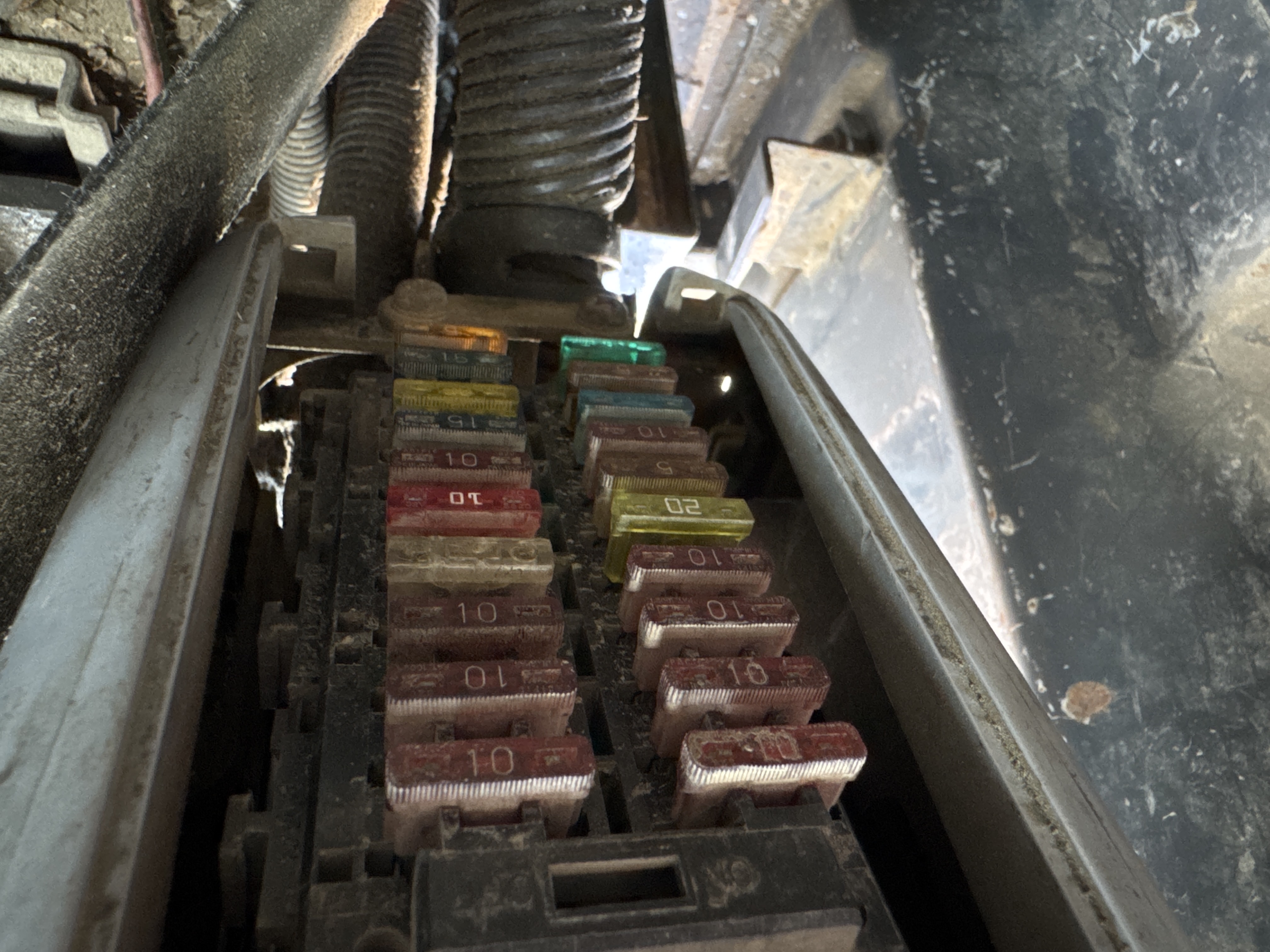 MNX-005-Komatsu-PC78UU-6-Mini-excavators-inspection-Electronics-Fuse-box-2