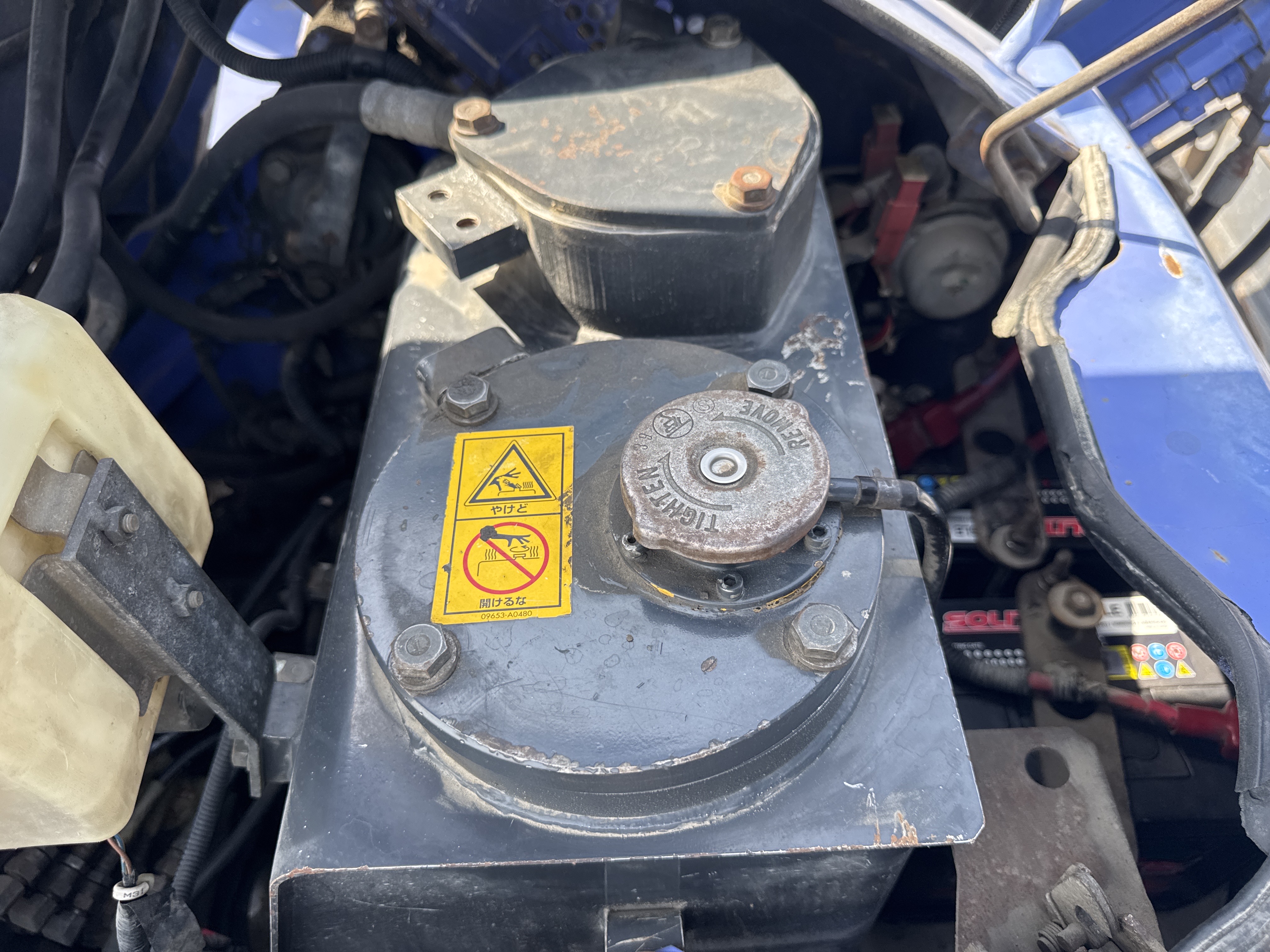 MNX-005-Komatsu-PC78UU-6-Mini-excavators-inspection-Hydraulics-Hydraulic-Tank-2