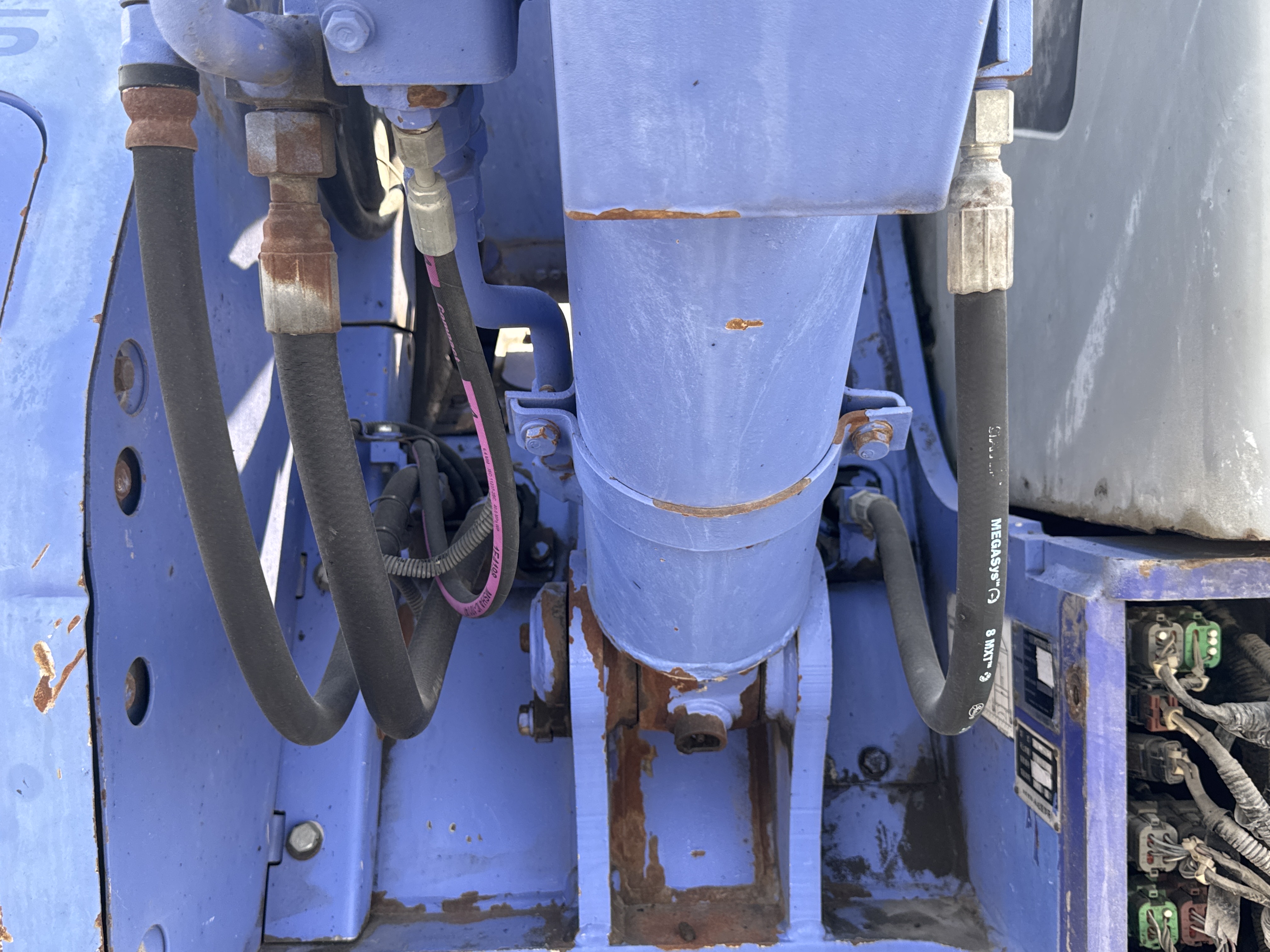 MNX-005-Komatsu-PC78UU-6-Mini-excavators-inspection-Hydraulics-Hydraulic-hoses-and-lines-2