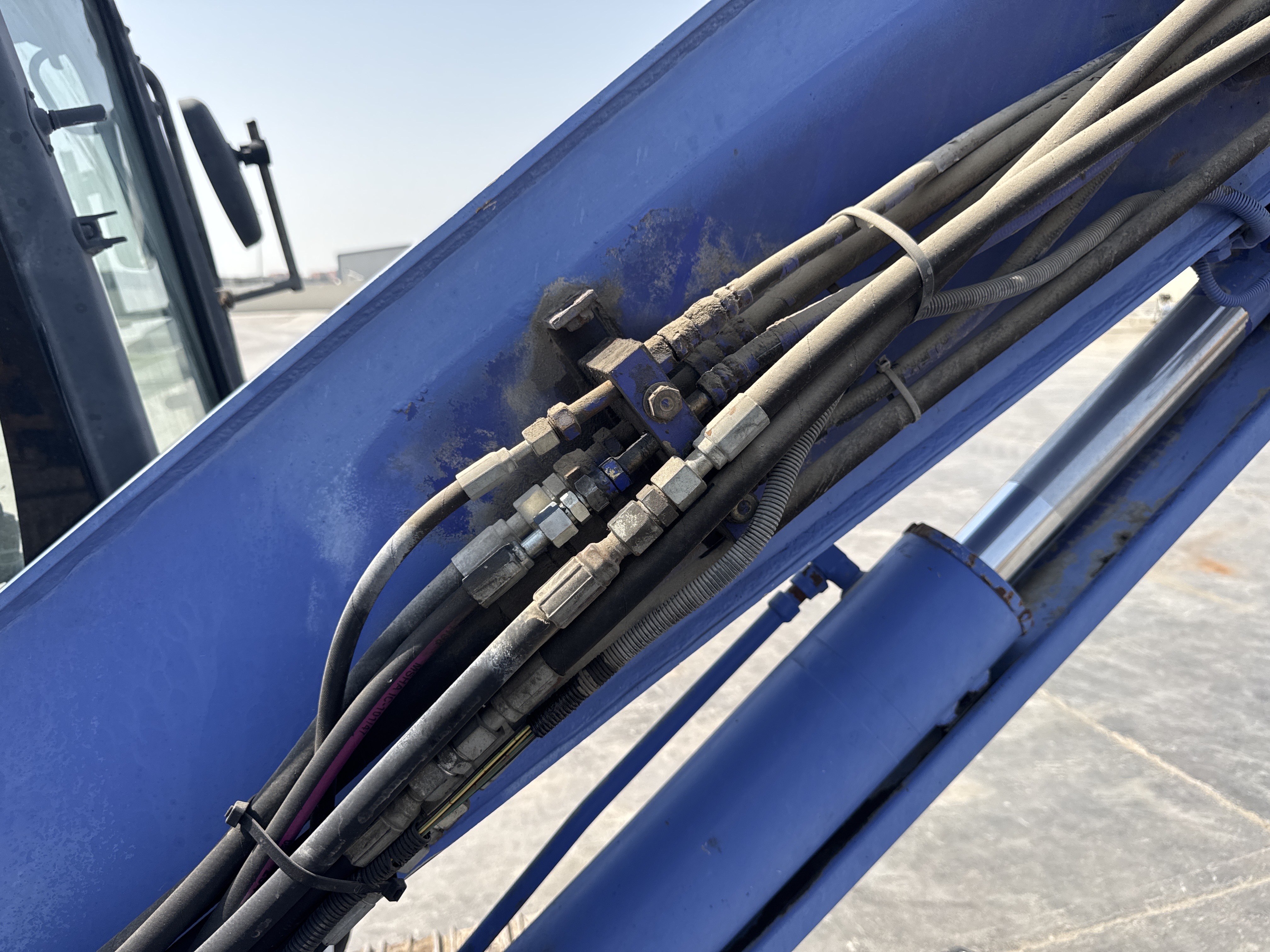 MNX-005-Komatsu-PC78UU-6-Mini-excavators-inspection-Hydraulics-Hydraulic-hoses-and-lines-5