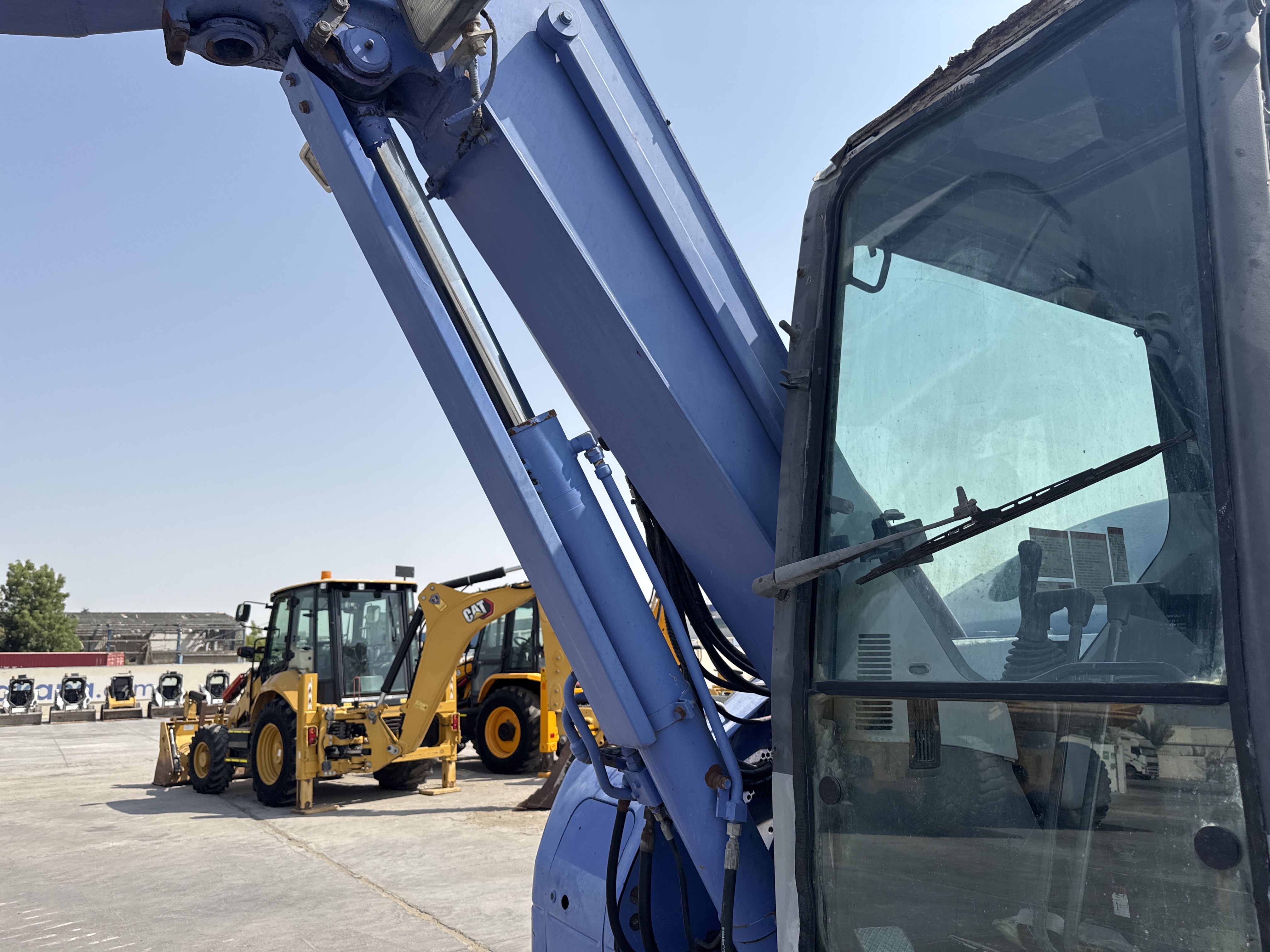 MNX-005-Komatsu-PC78UU-6-Mini-excavators-inspection-Hydraulics-Boom-lift-cylinder-2