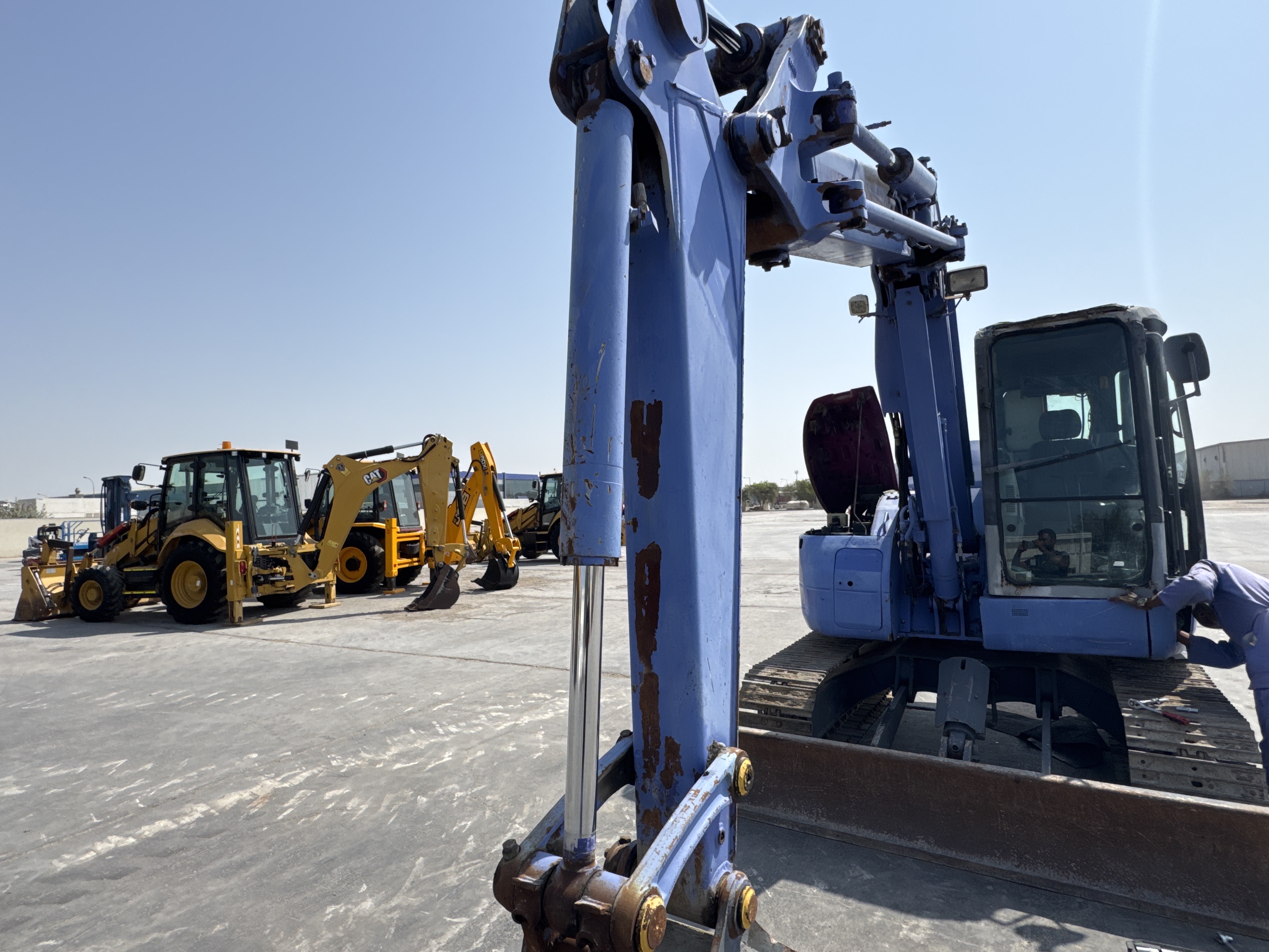 MNX-005-Komatsu-PC78UU-6-Mini-excavators-inspection-Hydraulics-Bucket-cylinder-2