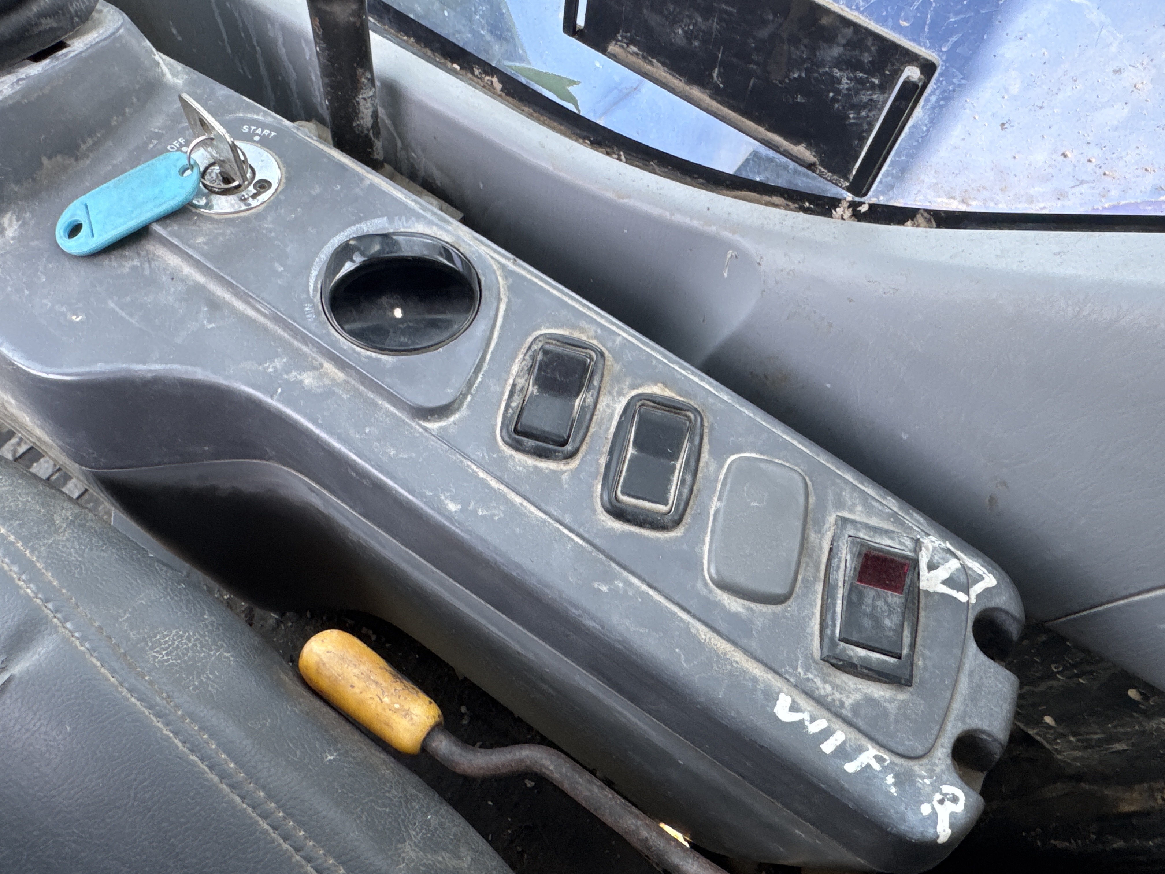 MNX-005-Komatsu-PC78UU-6-Mini-excavators-inspection-Cabin-Electronic-instrument-board-2