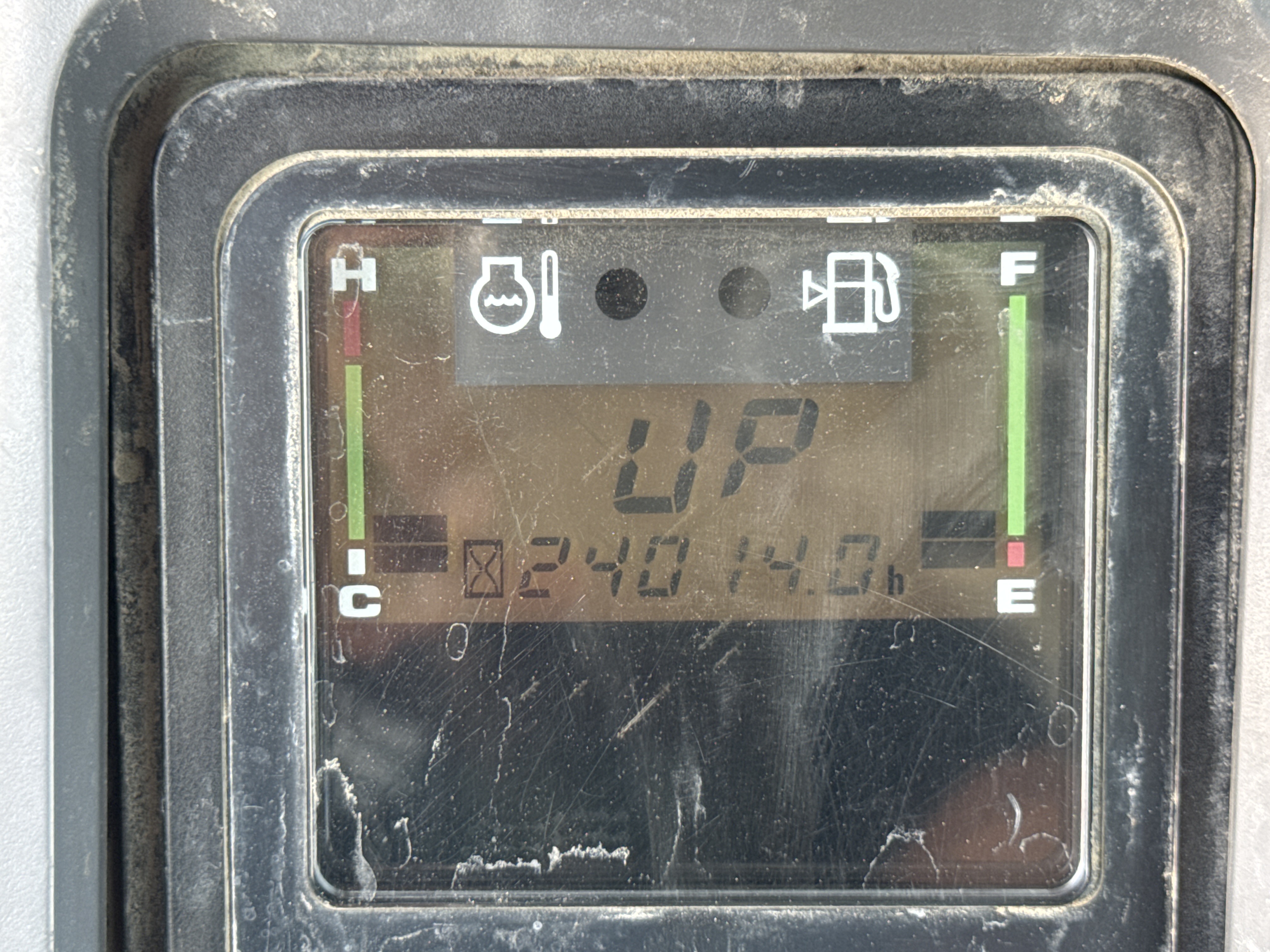MNX-005-Komatsu-PC78UU-6-Mini-excavators-inspection-Cabin-Instrument-cluster-2