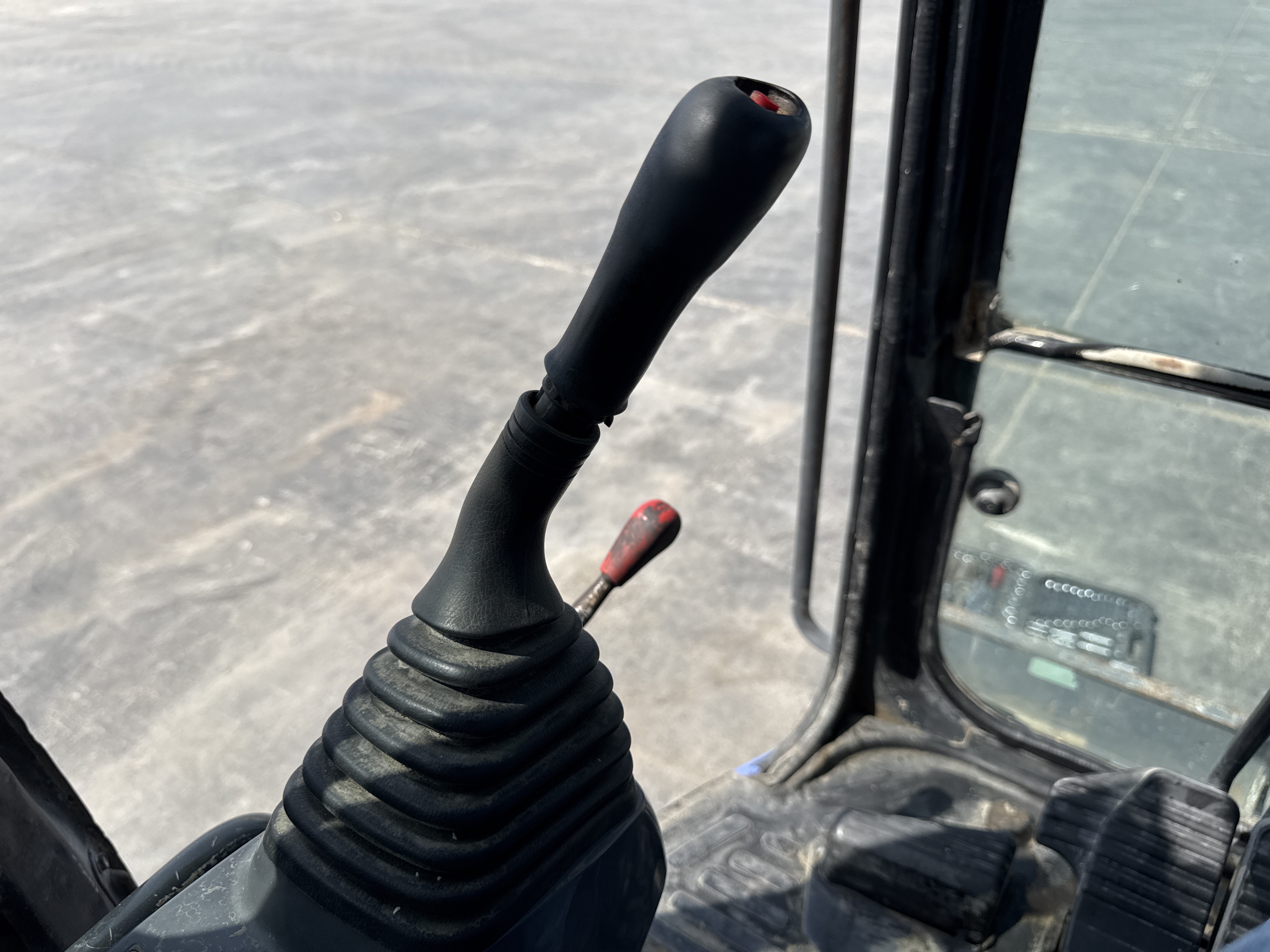 MNX-005-Komatsu-PC78UU-6-Mini-excavators-inspection-Cabin-Joysticks-2