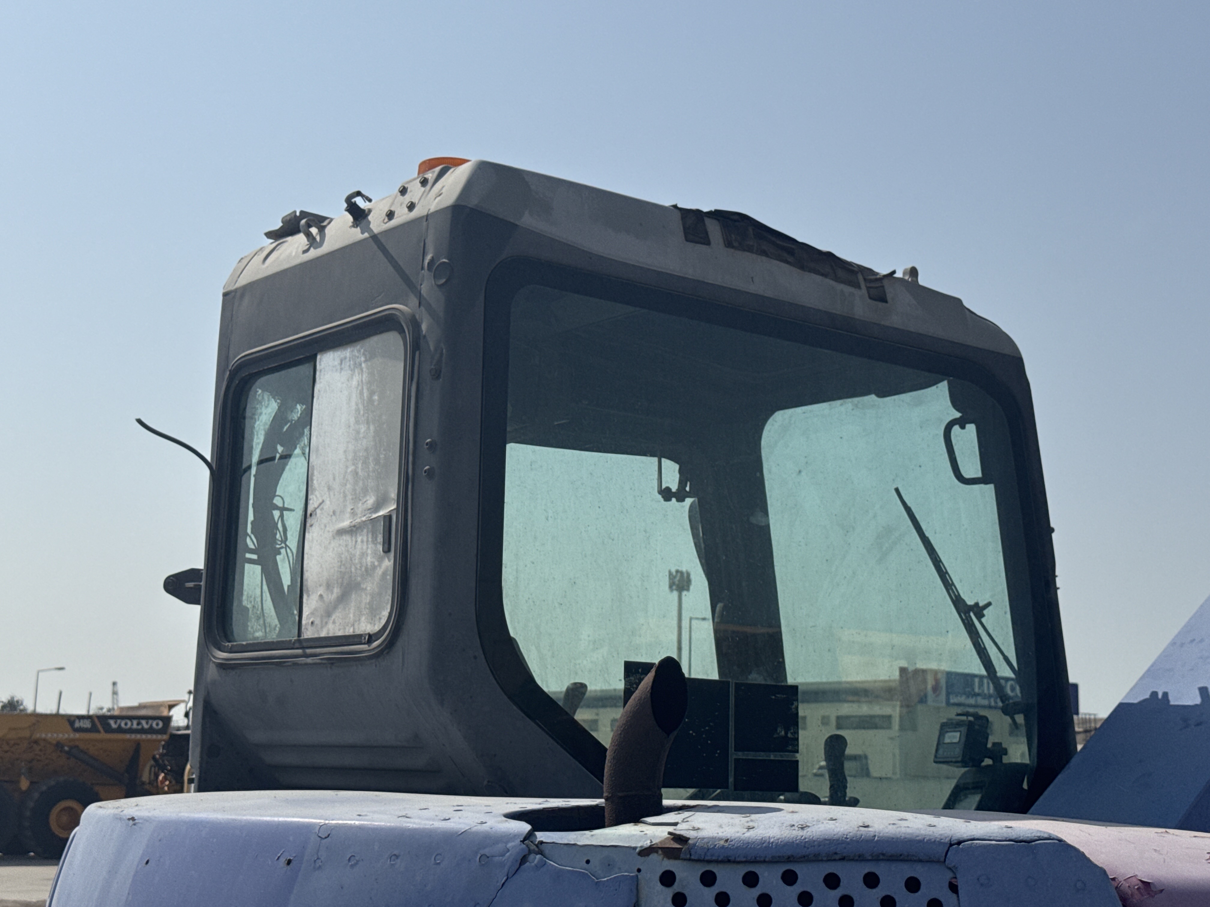 MNX-005-Komatsu-PC78UU-6-Mini-excavators-inspection-Safety-Glass-2