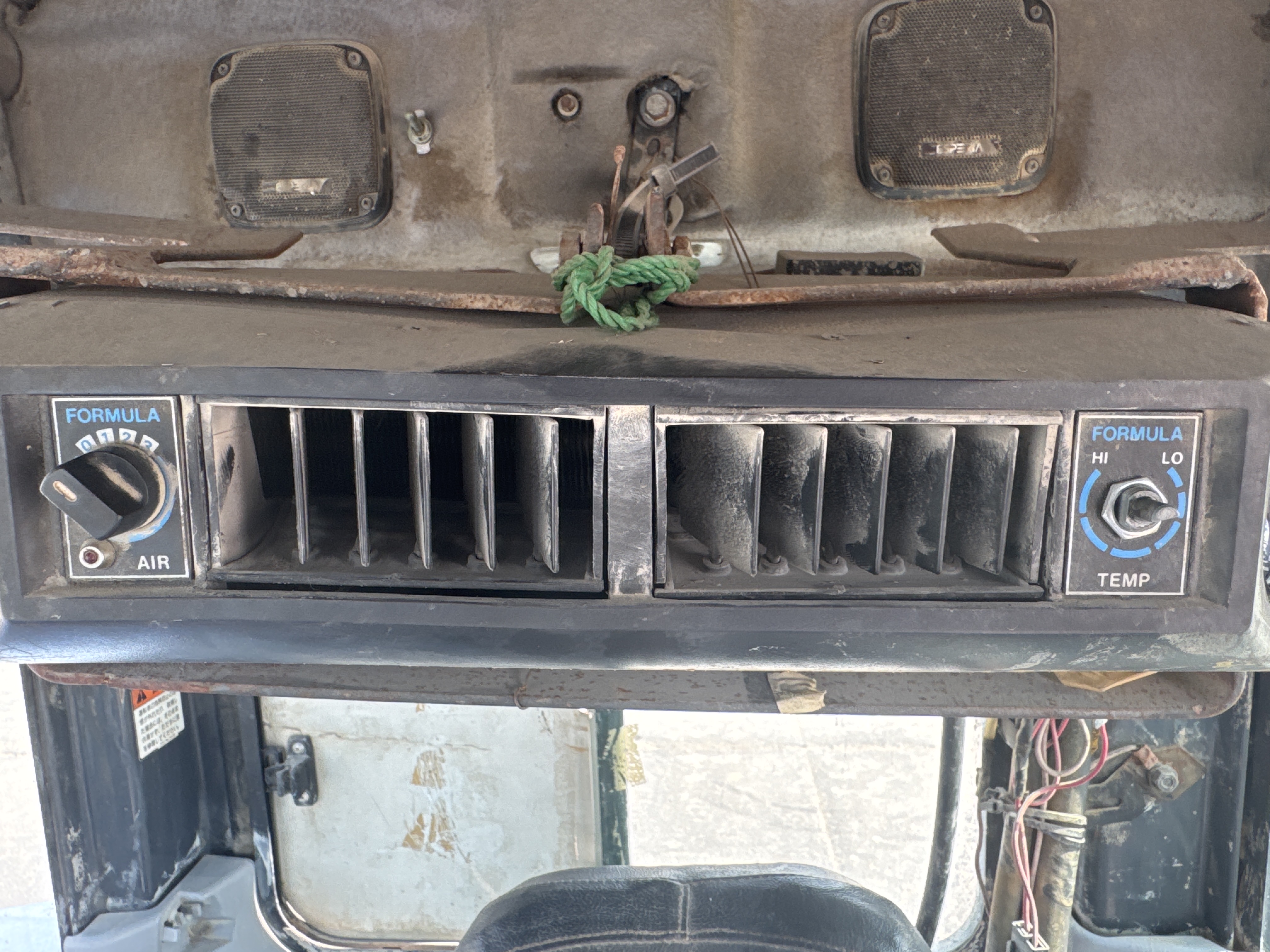 MNX-005-Komatsu-PC78UU-6-Mini-excavators-inspection-Air-conditioning-Vents-and-air-flow-2
