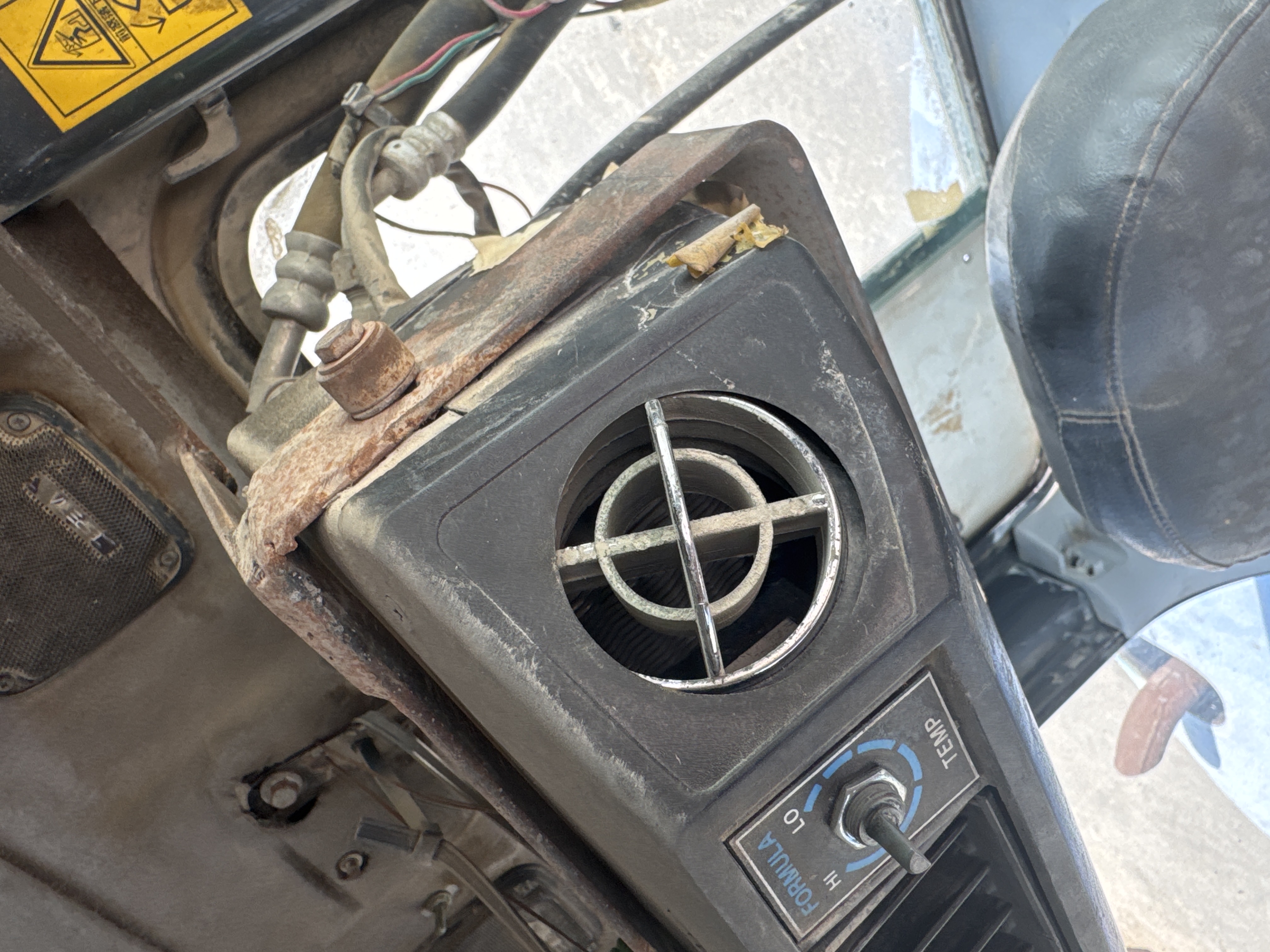 MNX-005-Komatsu-PC78UU-6-Mini-excavators-inspection-Air-conditioning-Vents-and-air-flow-2
