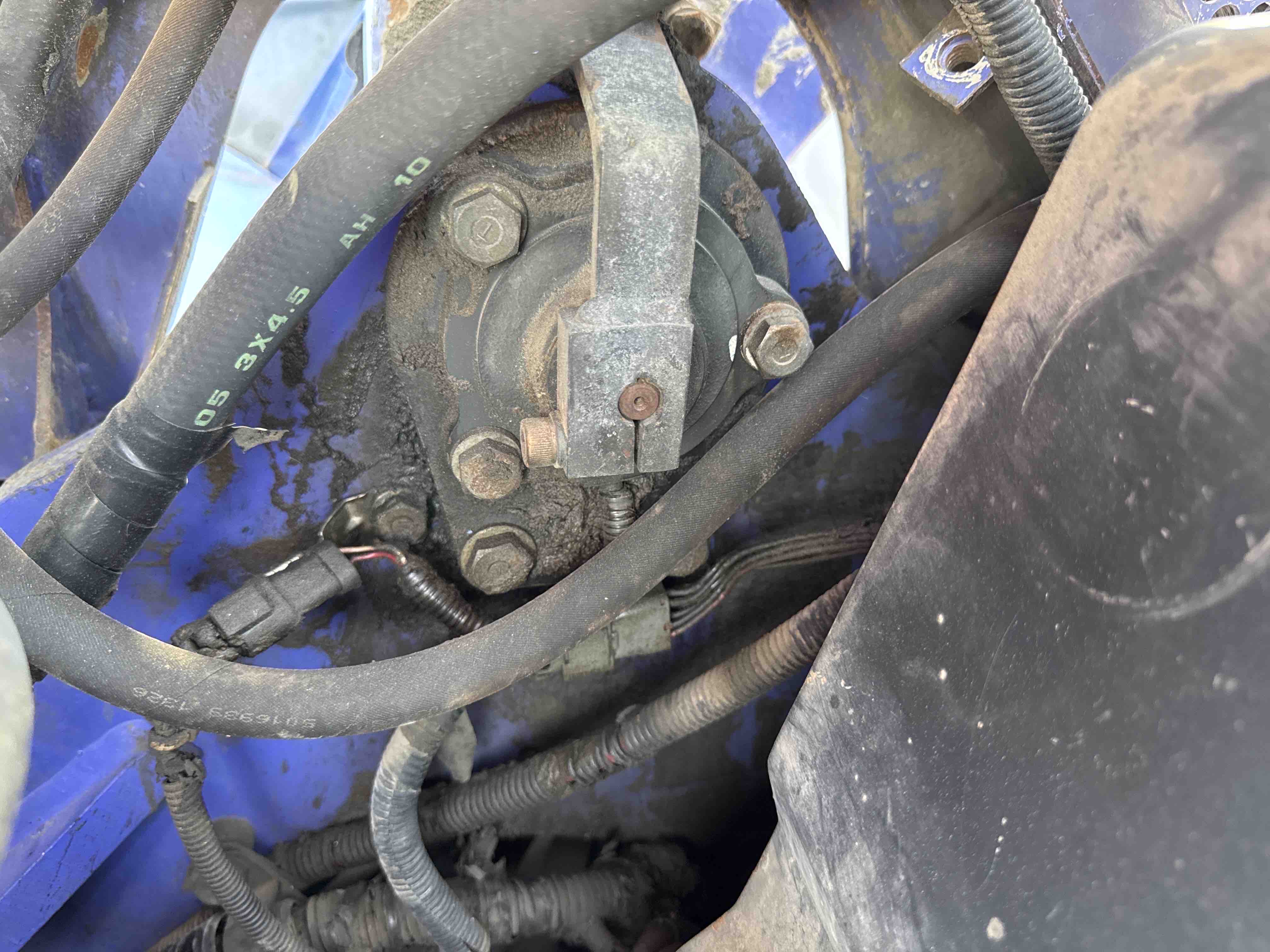 MNX-005-Komatsu-PC78UU-6-Mini-excavators-inspection-Chassis-Boom-base-pin-and-bushings-2