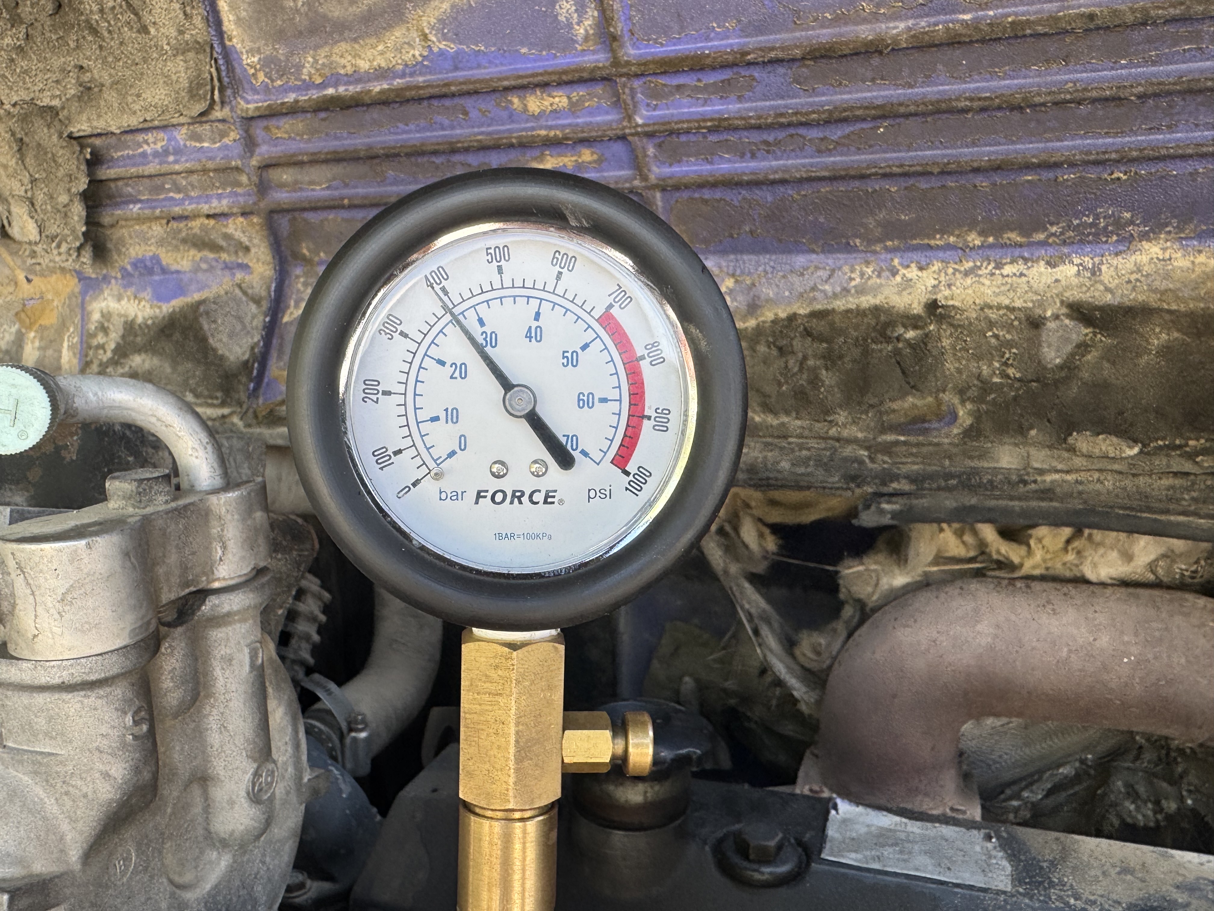 MNX-005-Komatsu-PC78UU-6-Mini-excavators-inspection-Engine-Cylinder-compression-2