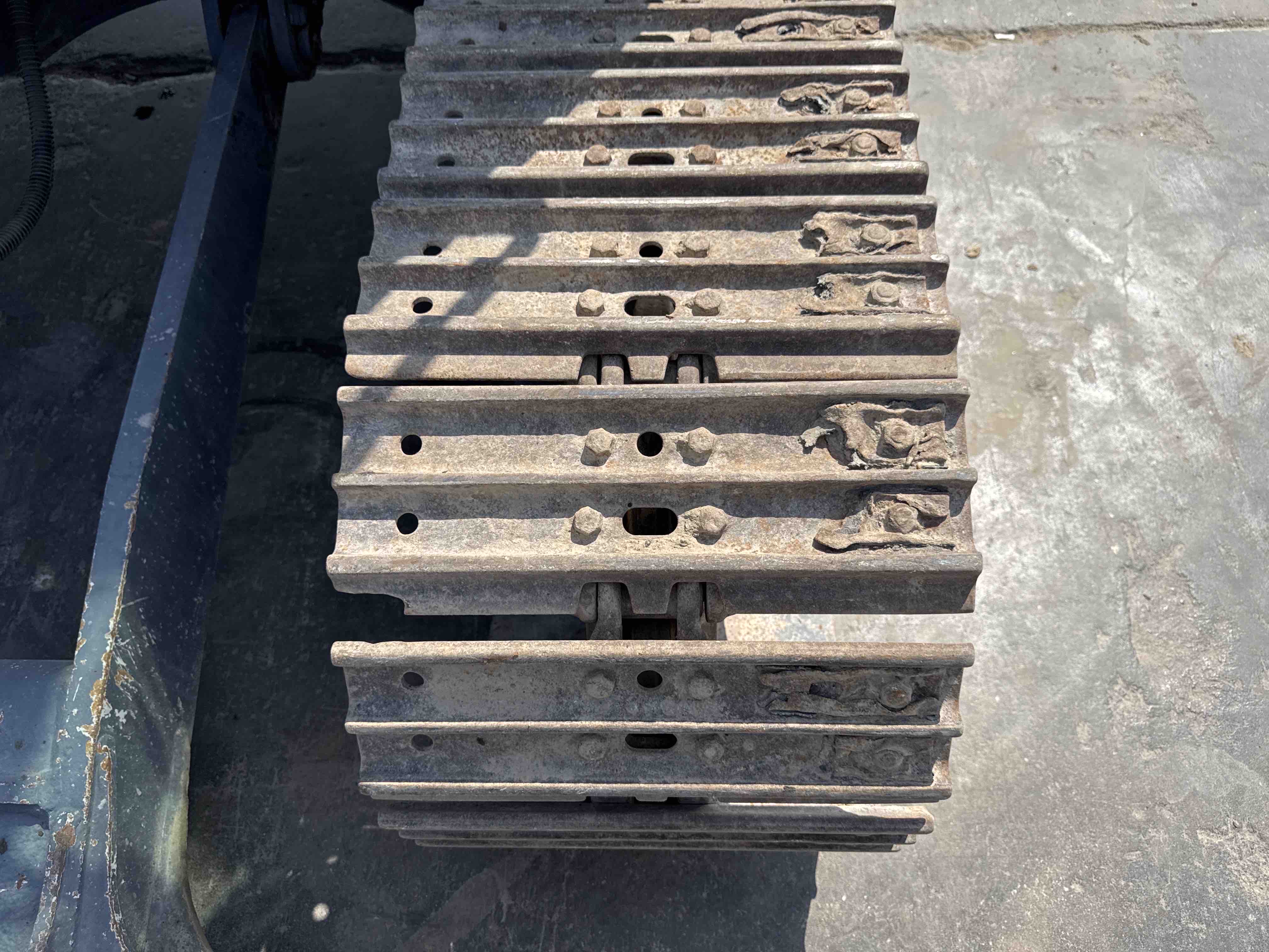 MNX-005-Komatsu-PC78UU-6-Mini-excavators-inspection-Undercarriage-Left-track-shoes-2