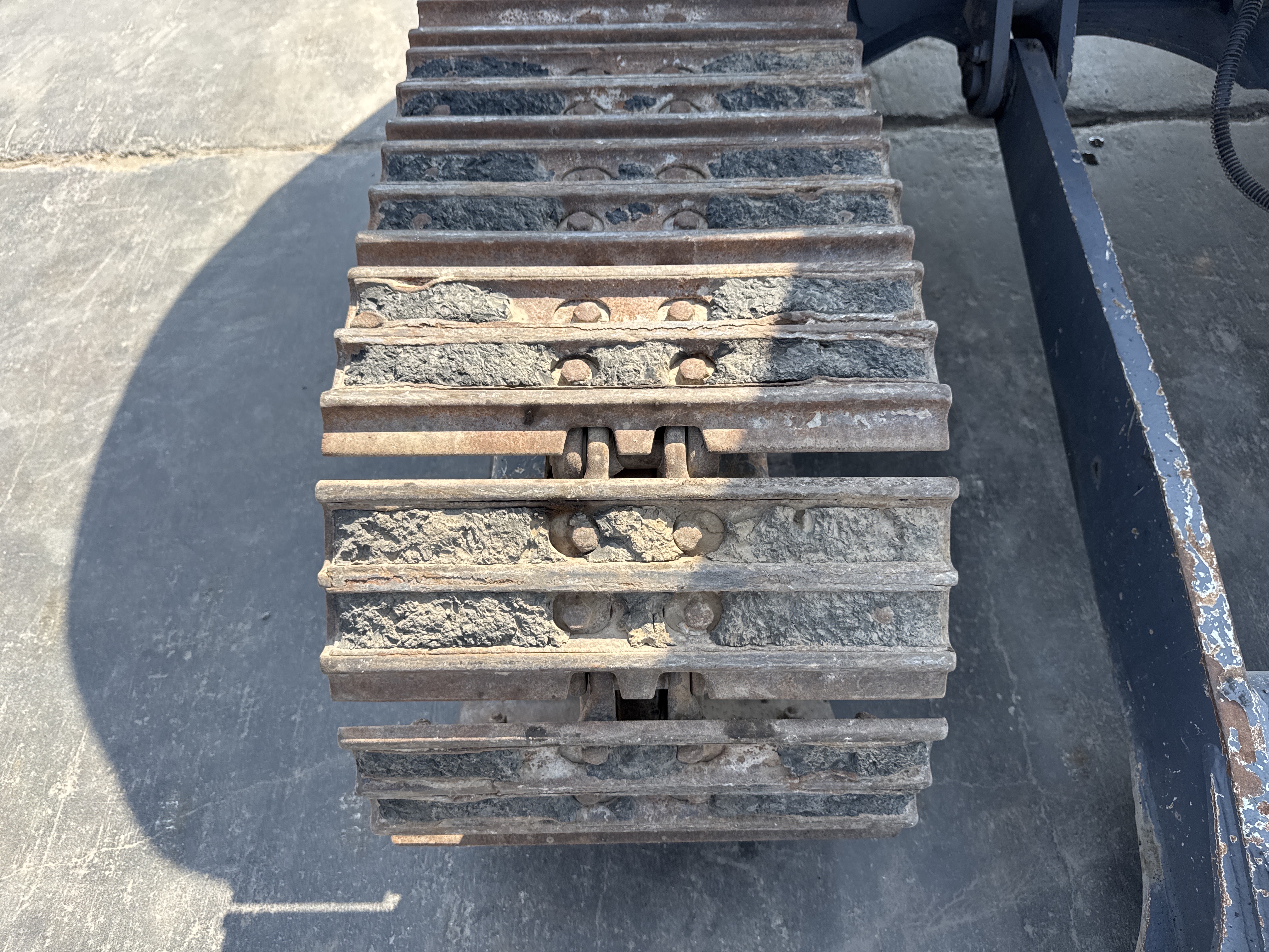 MNX-005-Komatsu-PC78UU-6-Mini-excavators-inspection-Undercarriage-Right-track-shoes-2