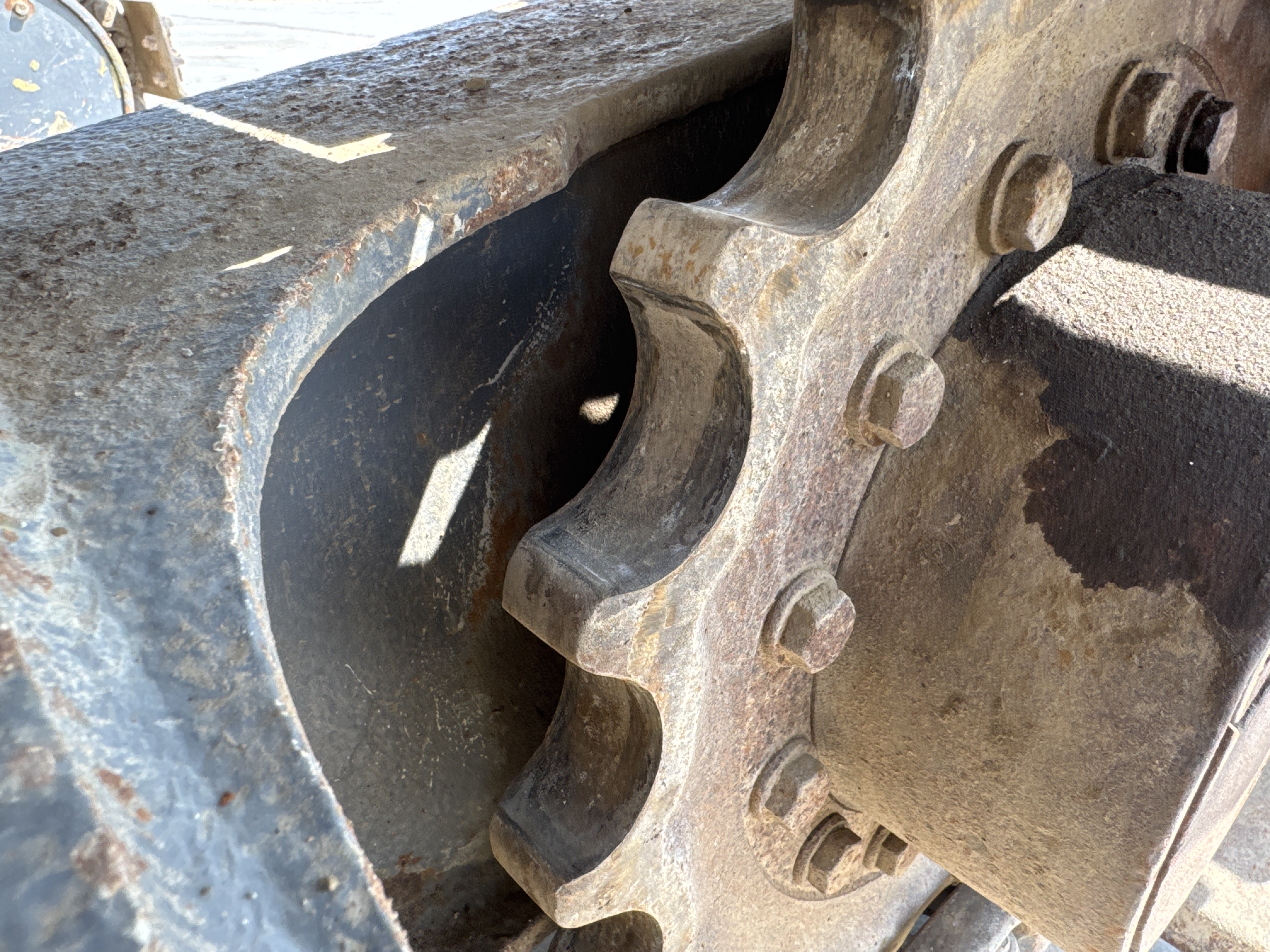 MNX-005-Komatsu-PC78UU-6-Mini-excavators-inspection-Undercarriage-Left-sprocket-2