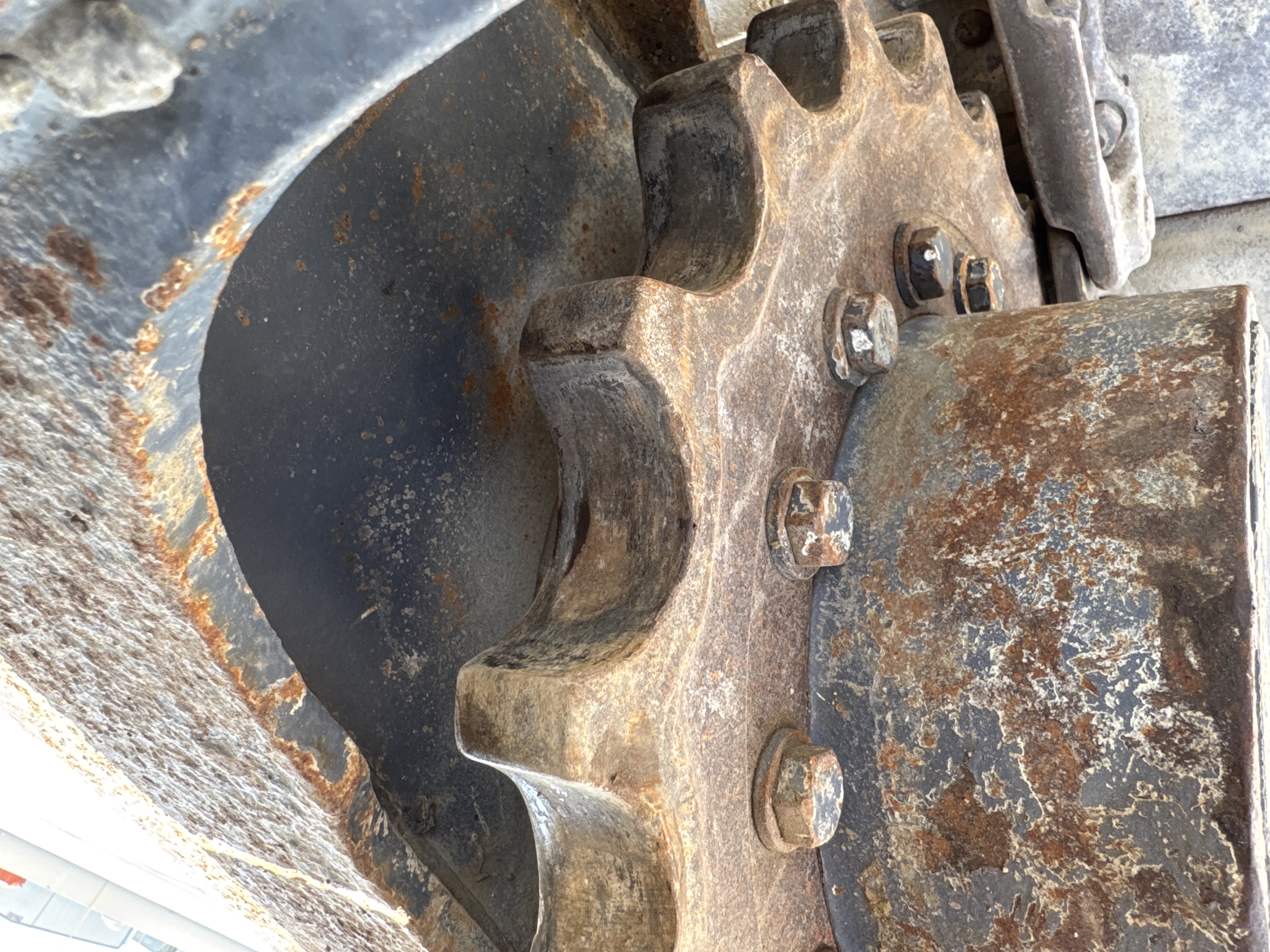 MNX-005-Komatsu-PC78UU-6-Mini-excavators-inspection-Undercarriage-Right-sprocket-2