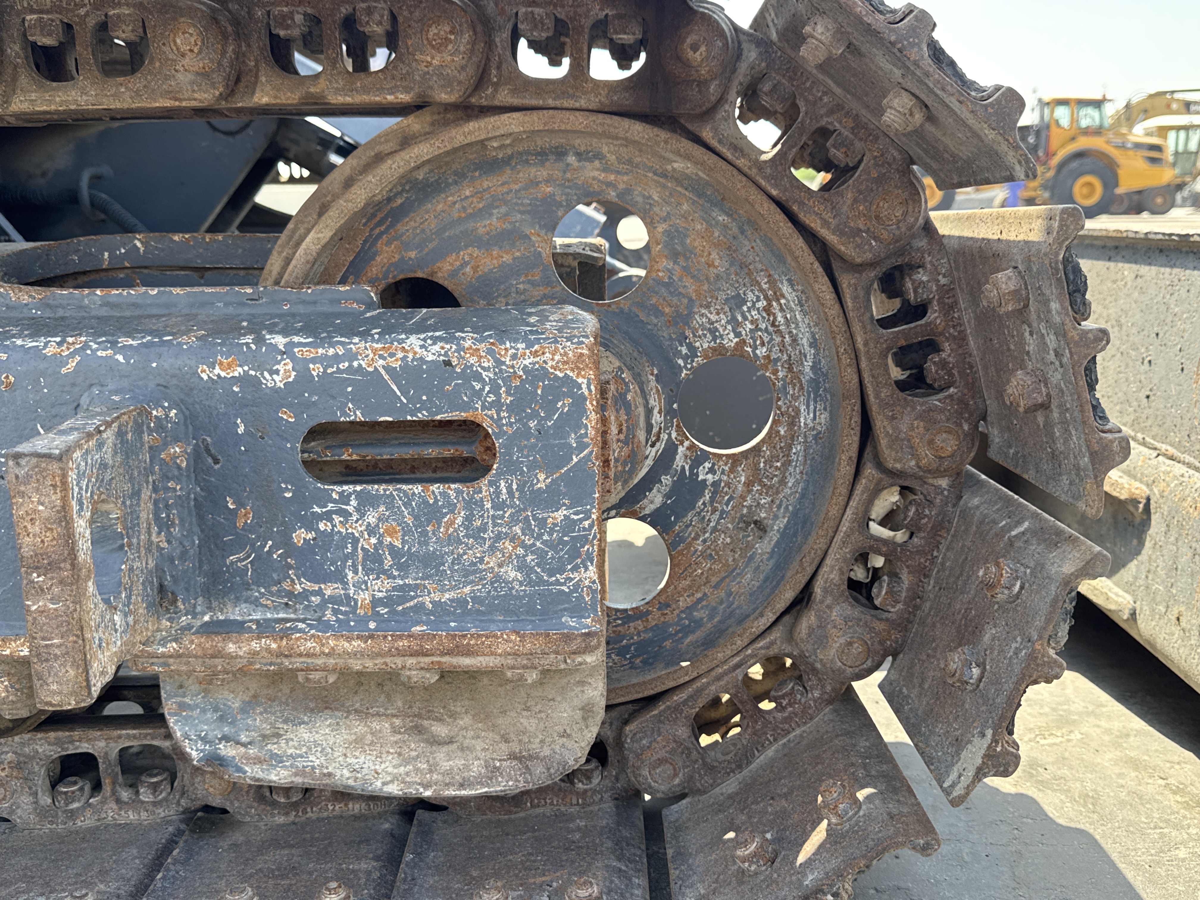 MNX-005-Komatsu-PC78UU-6-Mini-excavators-inspection-Undercarriage-Right-idler-2