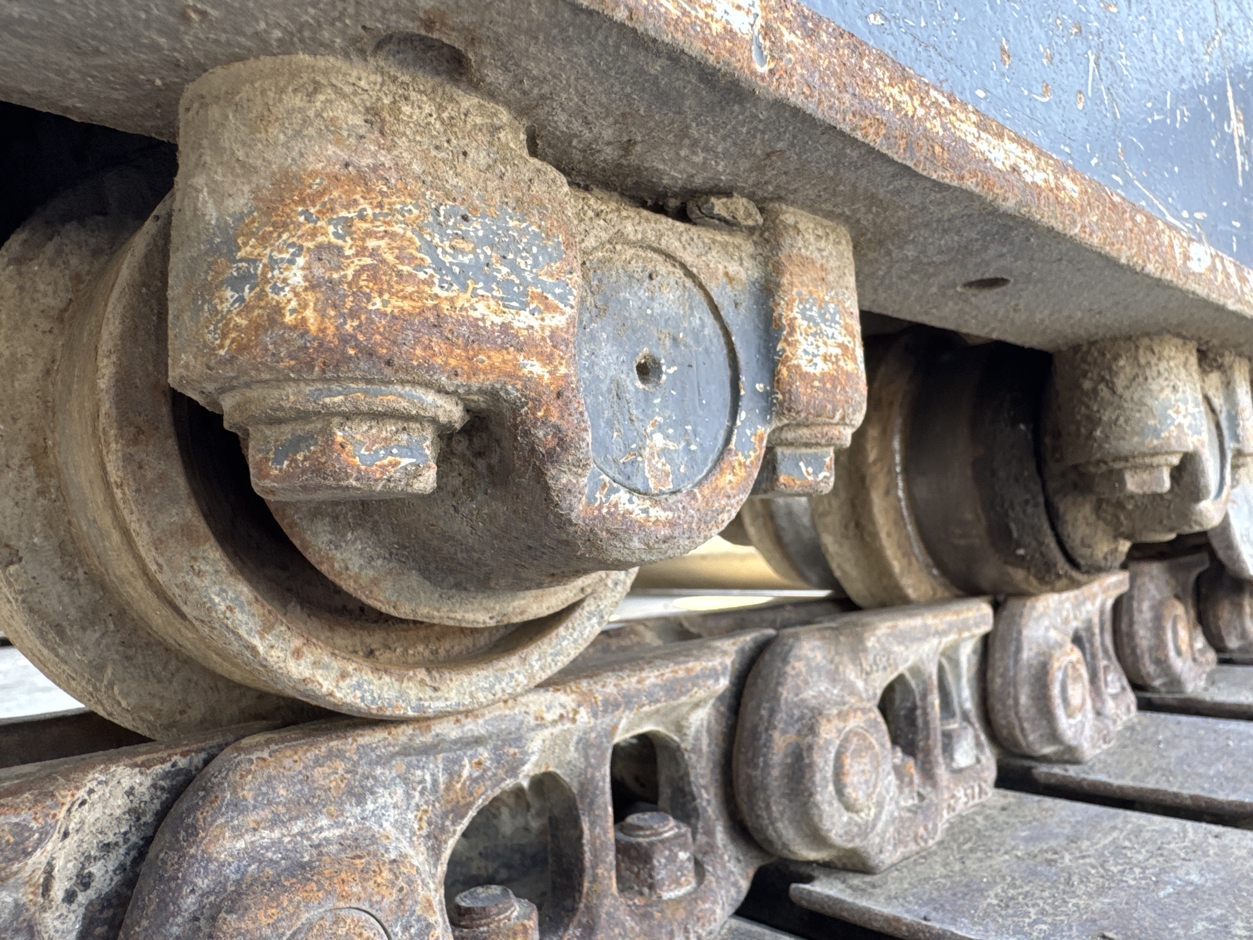 MNX-005-Komatsu-PC78UU-6-Mini-excavators-inspection-Undercarriage-Right-track-rollers-2