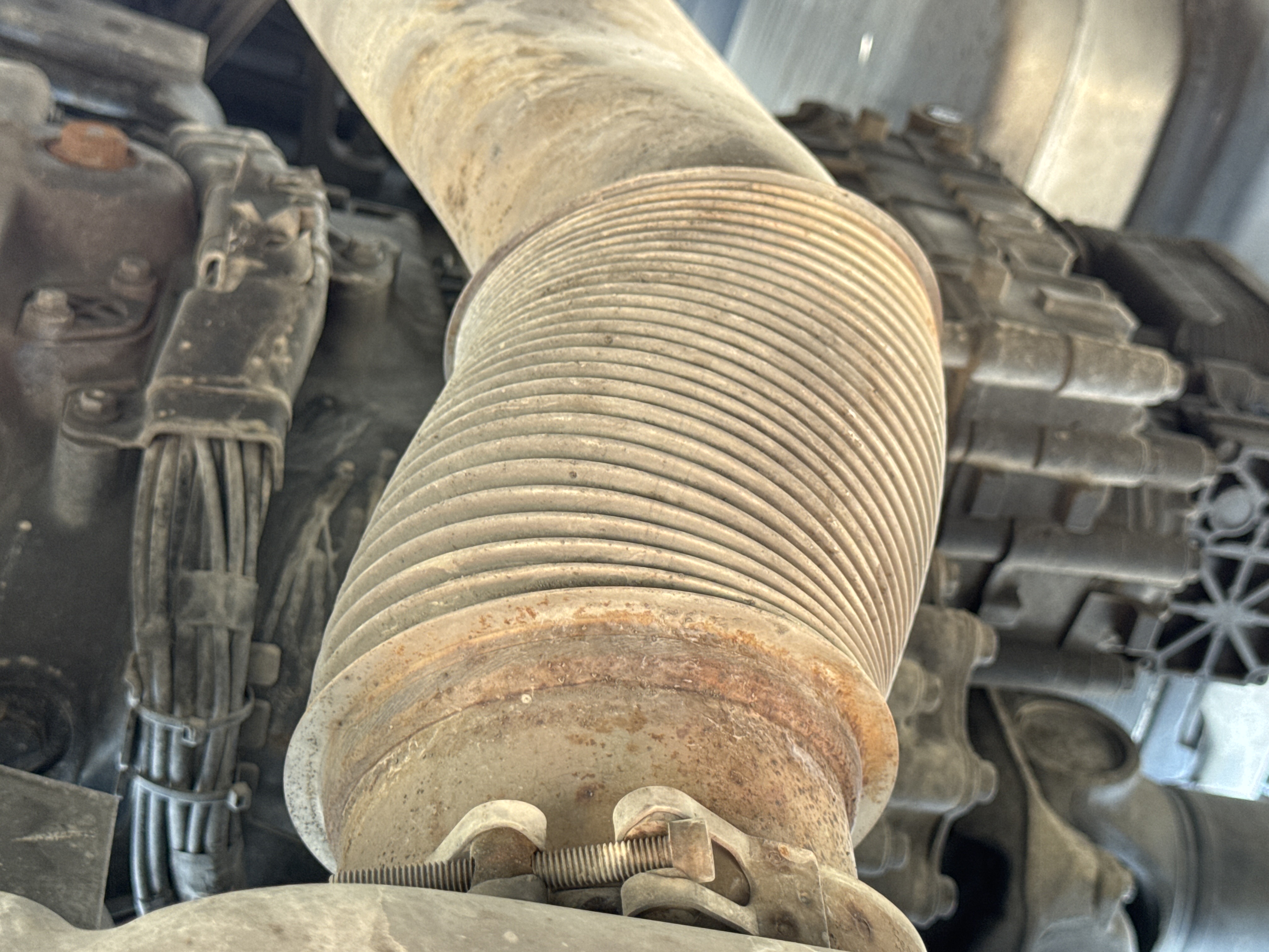 PMT-002-Scania-R410-Trailer-trucks-inspection-Engine-Exhaust-system-2
