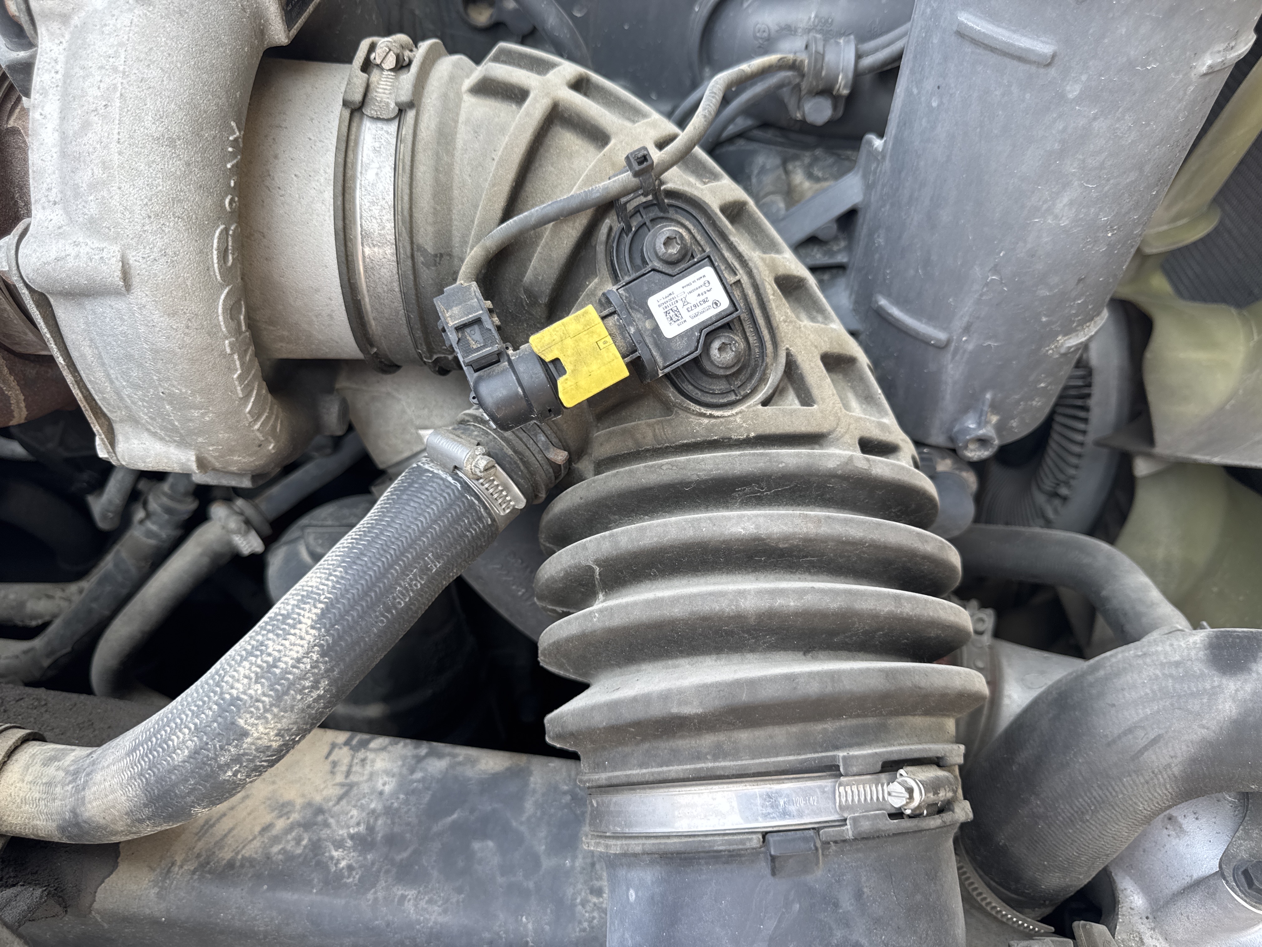 PMT-002-Scania-R410-Trailer-trucks-inspection-Engine-Hoses-2