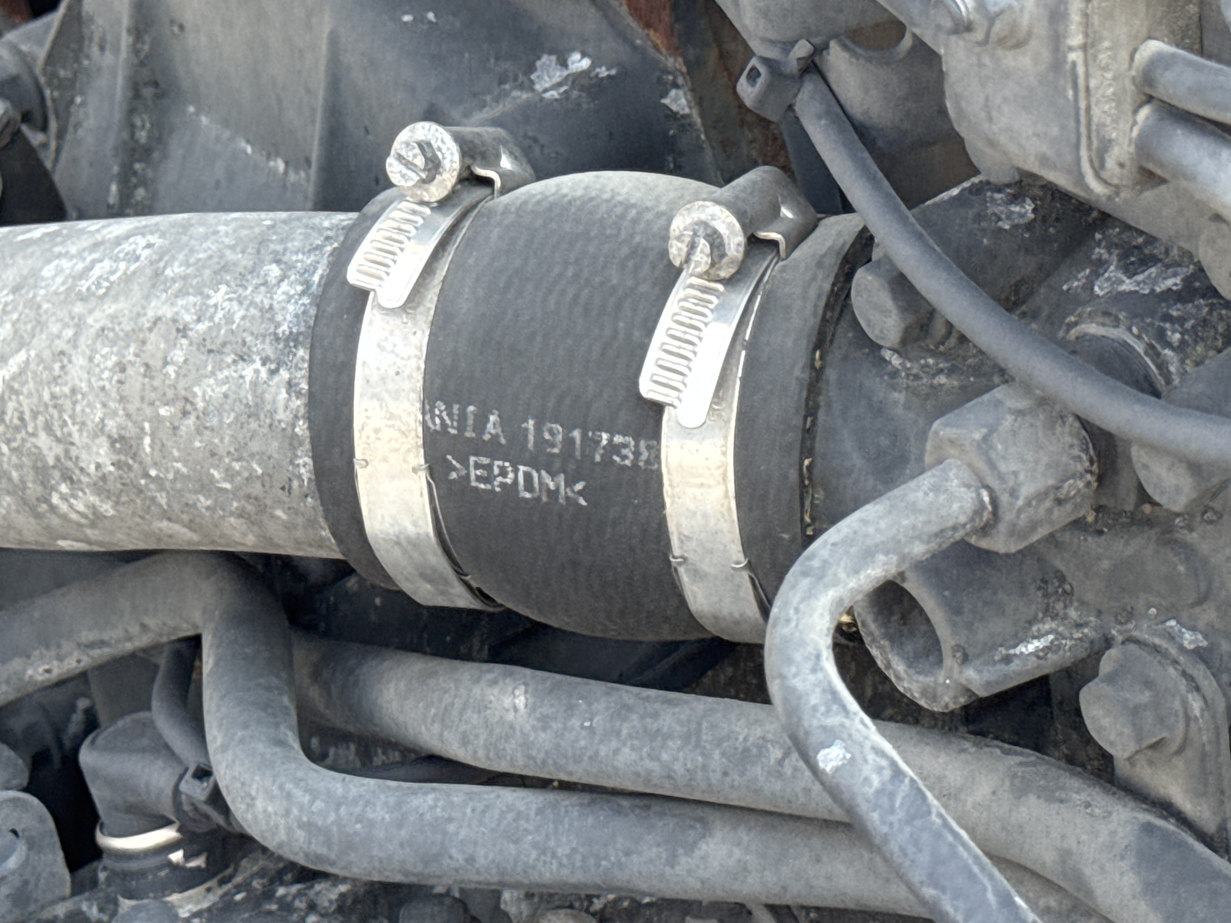 PMT-002-Scania-R410-Trailer-trucks-inspection-Engine-Hoses-2