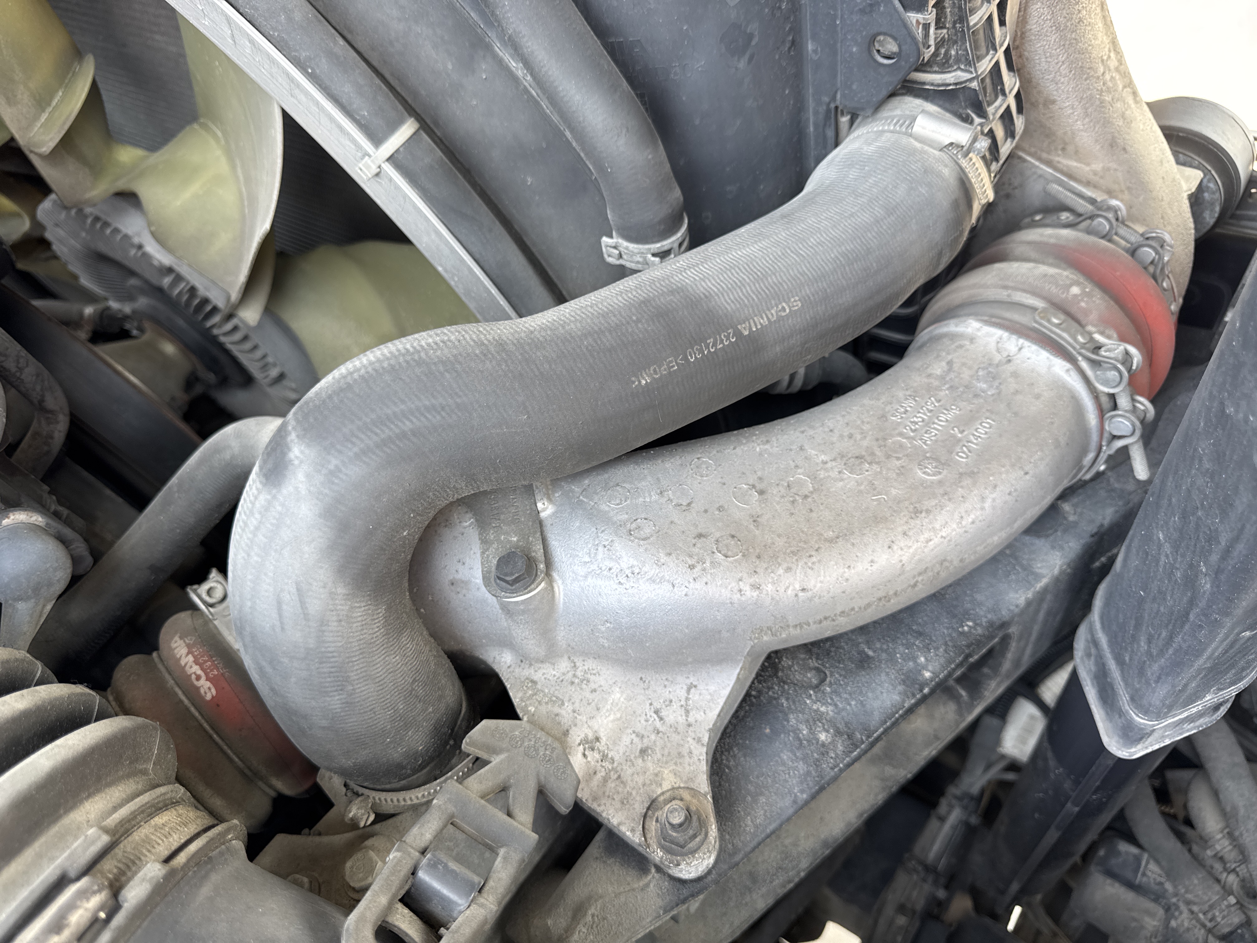 PMT-002-Scania-R410-Trailer-trucks-inspection-Engine-Hoses-2