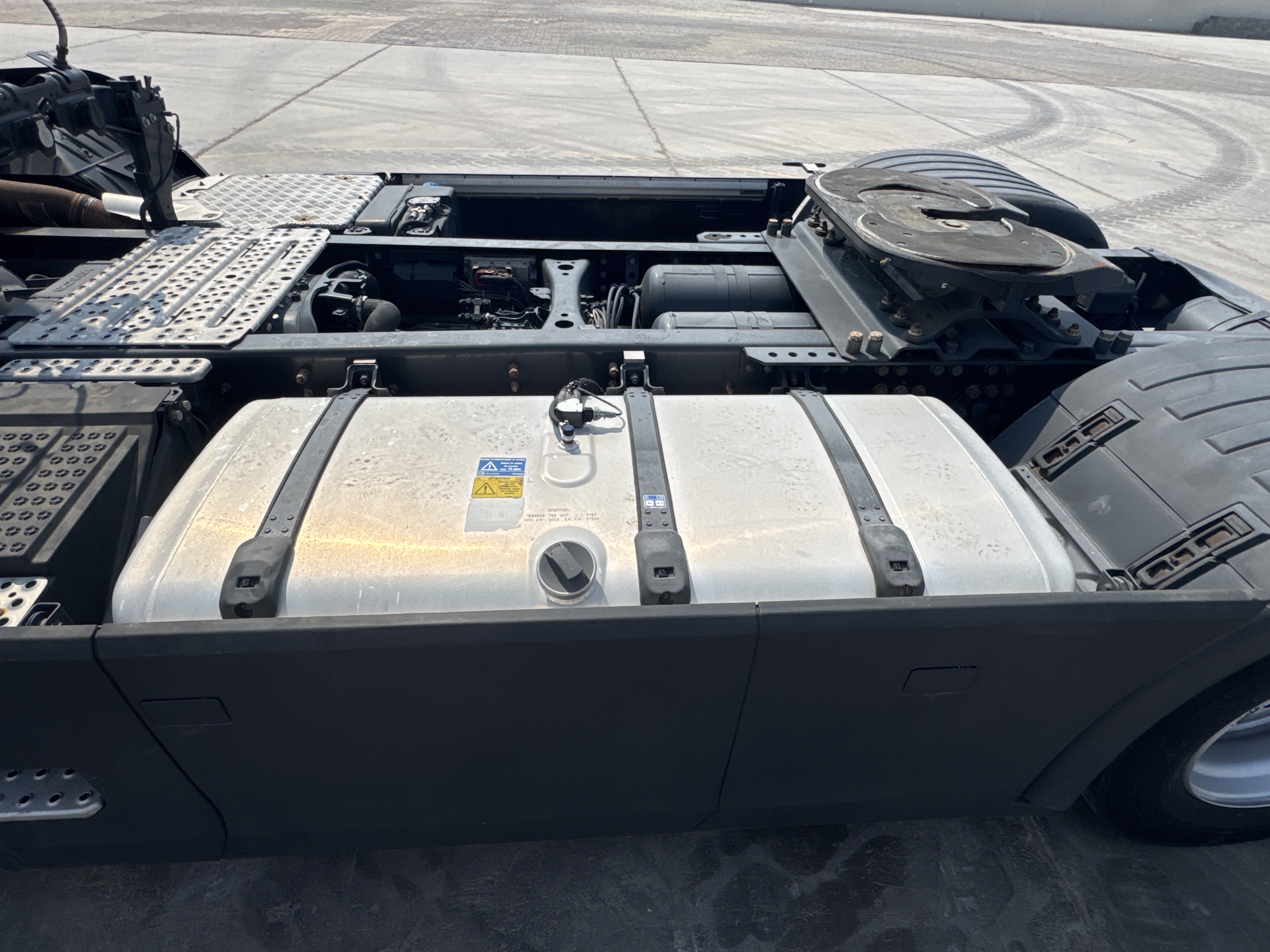 PMT-002-Scania-R410-Trailer-trucks-inspection-Engine-Fuel-tank-2