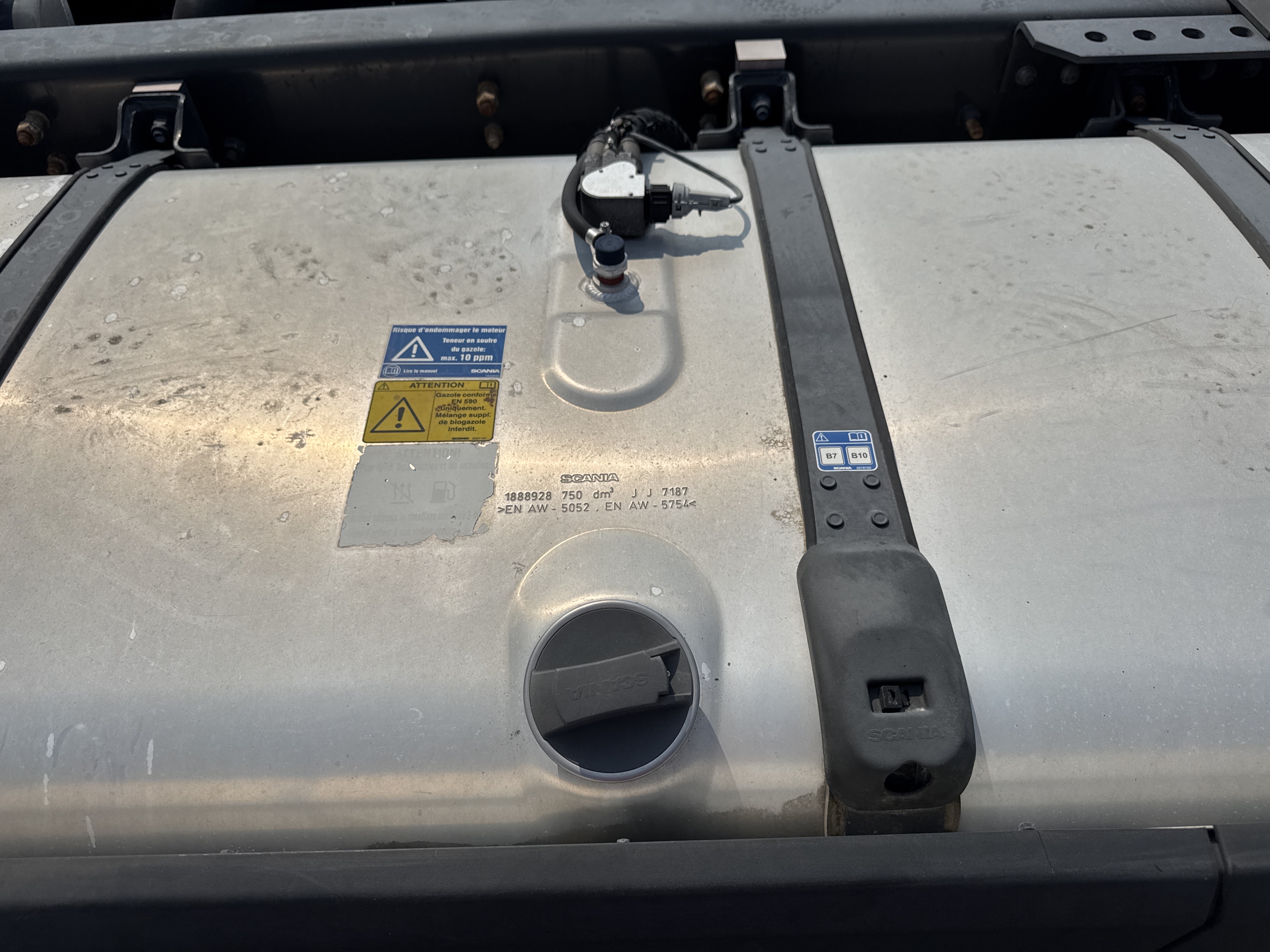 PMT-002-Scania-R410-Trailer-trucks-inspection-Engine-Fuel-tank-2