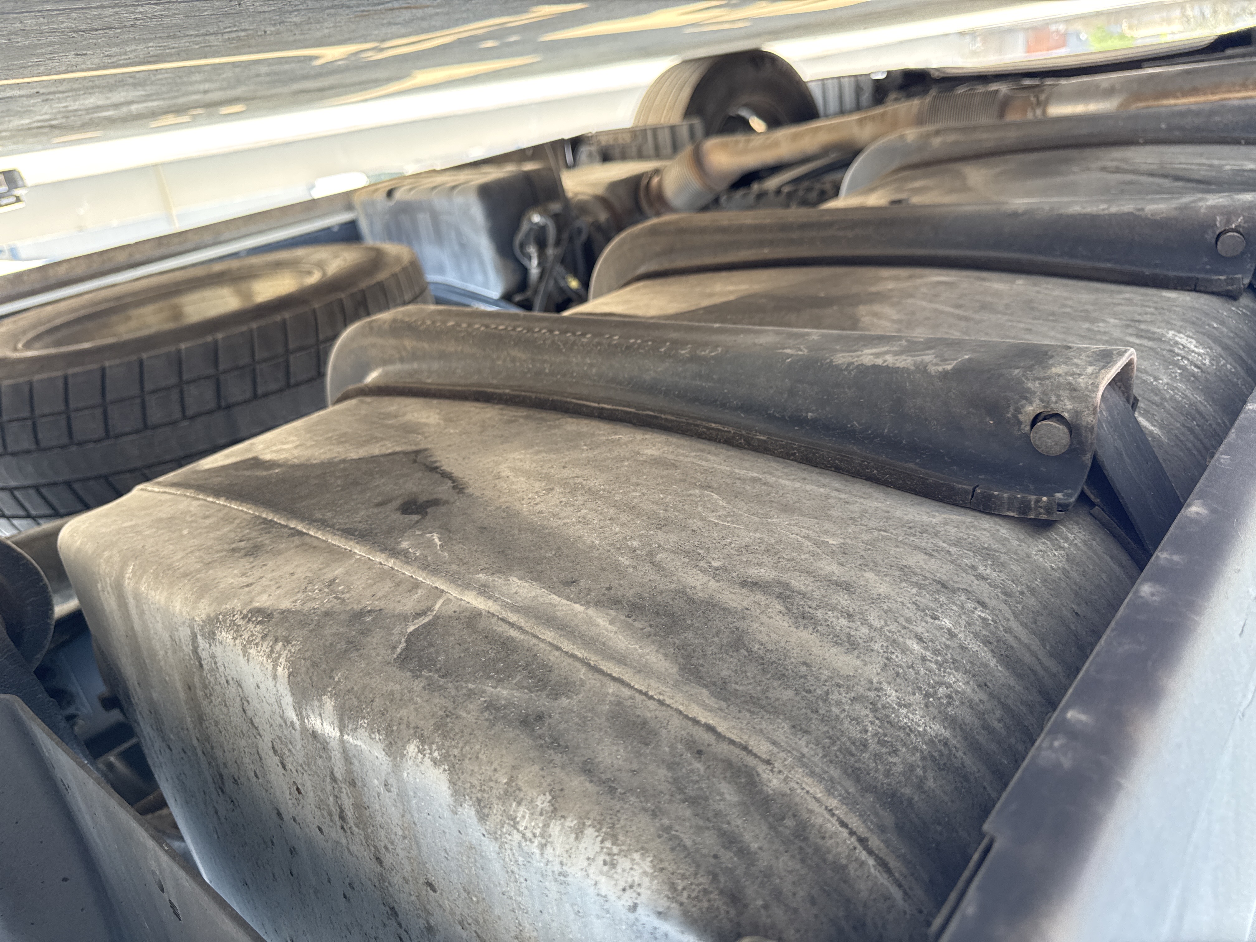 PMT-002-Scania-R410-Trailer-trucks-inspection-Engine-Fuel-tank-2