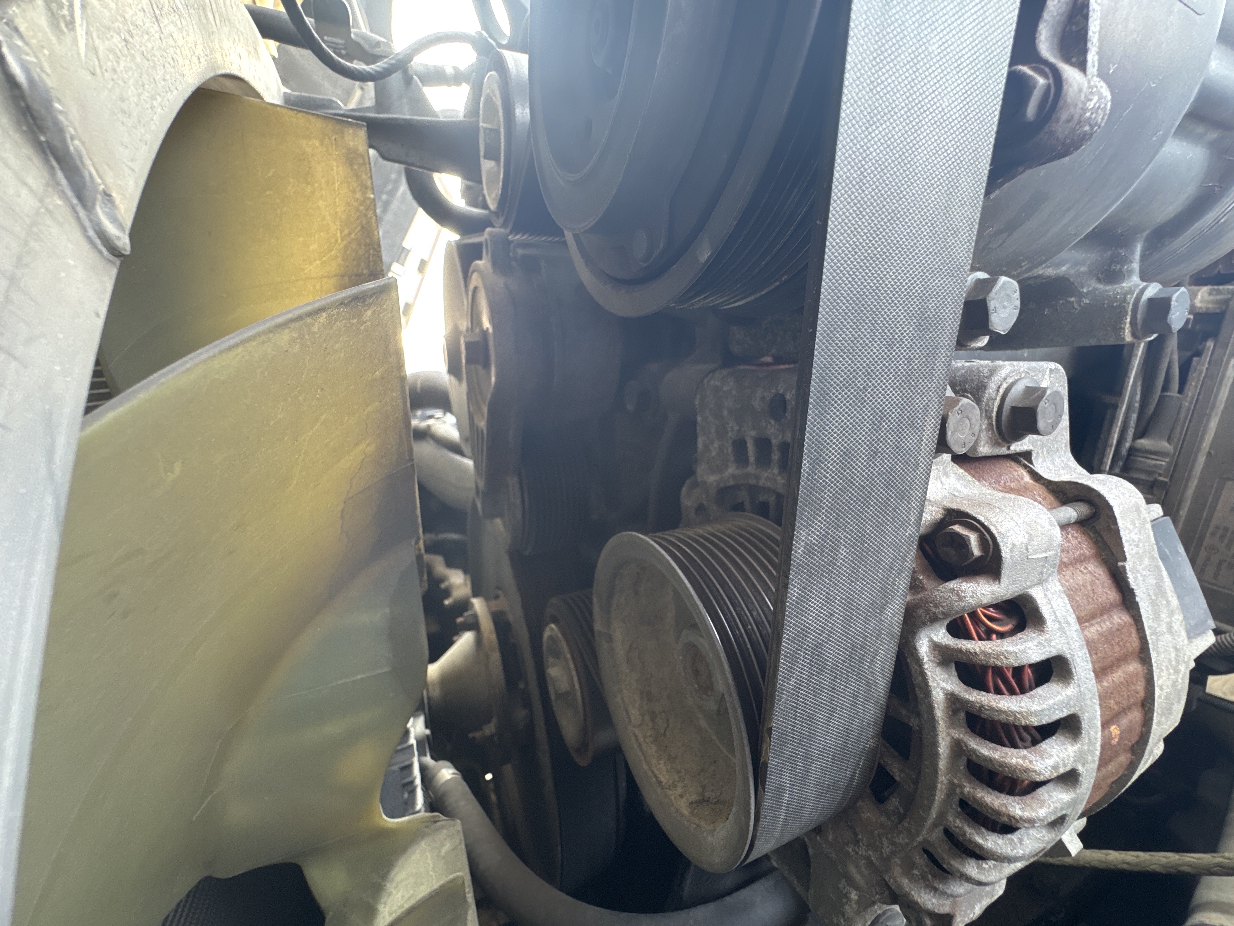PMT-002-Scania-R410-Trailer-trucks-inspection-Engine-Belts-2