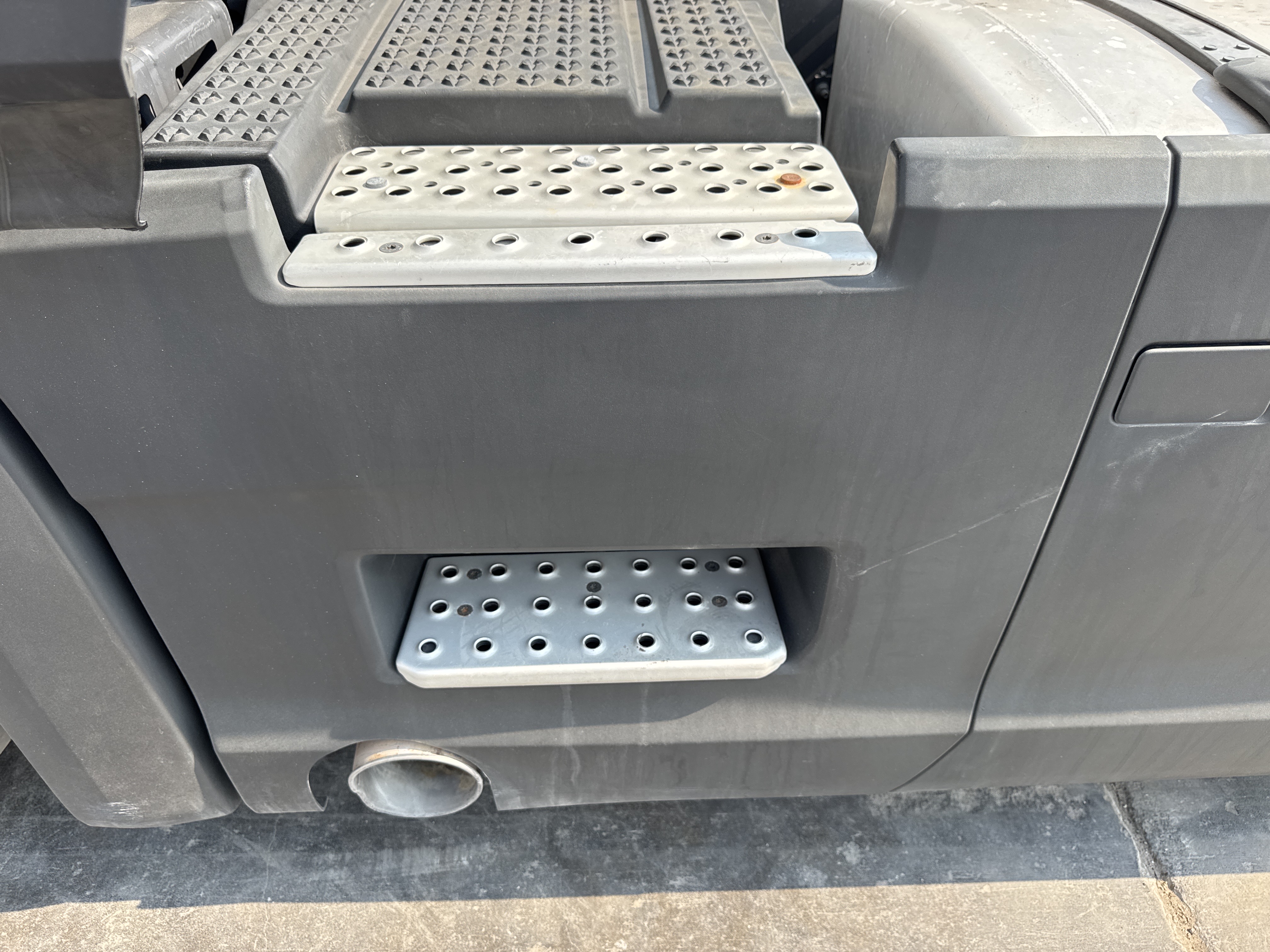 PMT-002-Scania-R410-Trailer-trucks-inspection-Structure-Steps/ladders-2