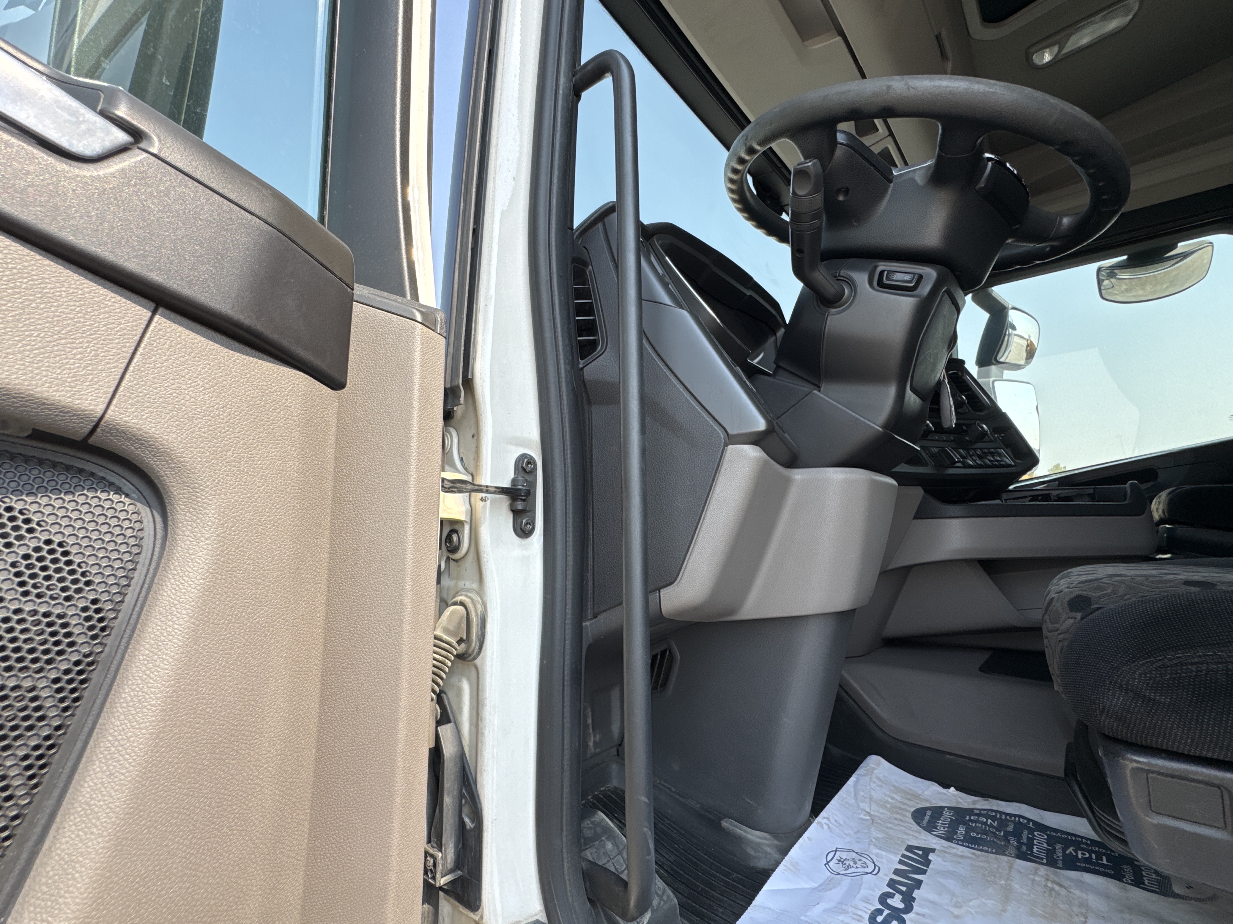 PMT-002-Scania-R410-Trailer-trucks-inspection-Structure-Handrails-2