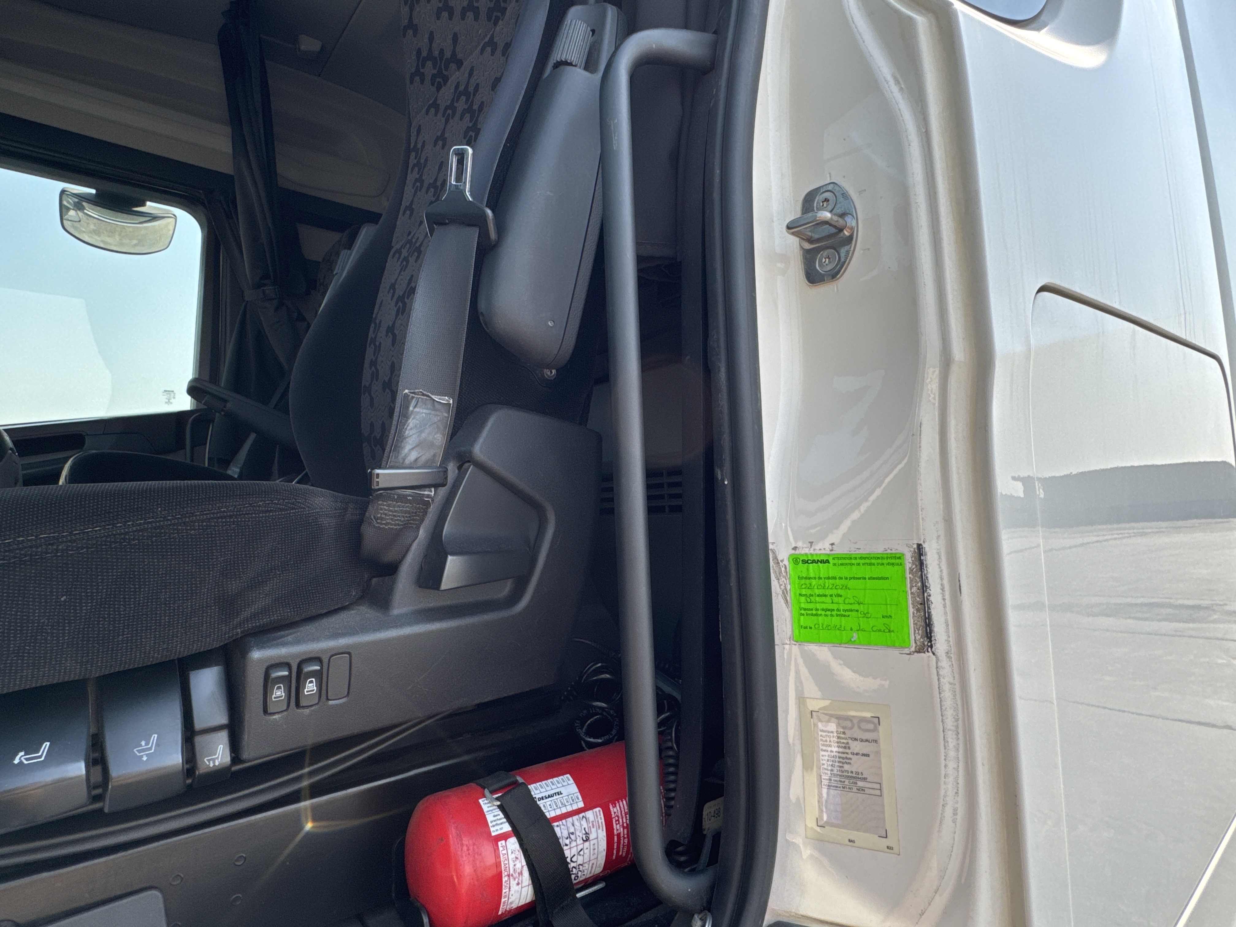PMT-002-Scania-R410-Trailer-trucks-inspection-Structure-Handrails-2