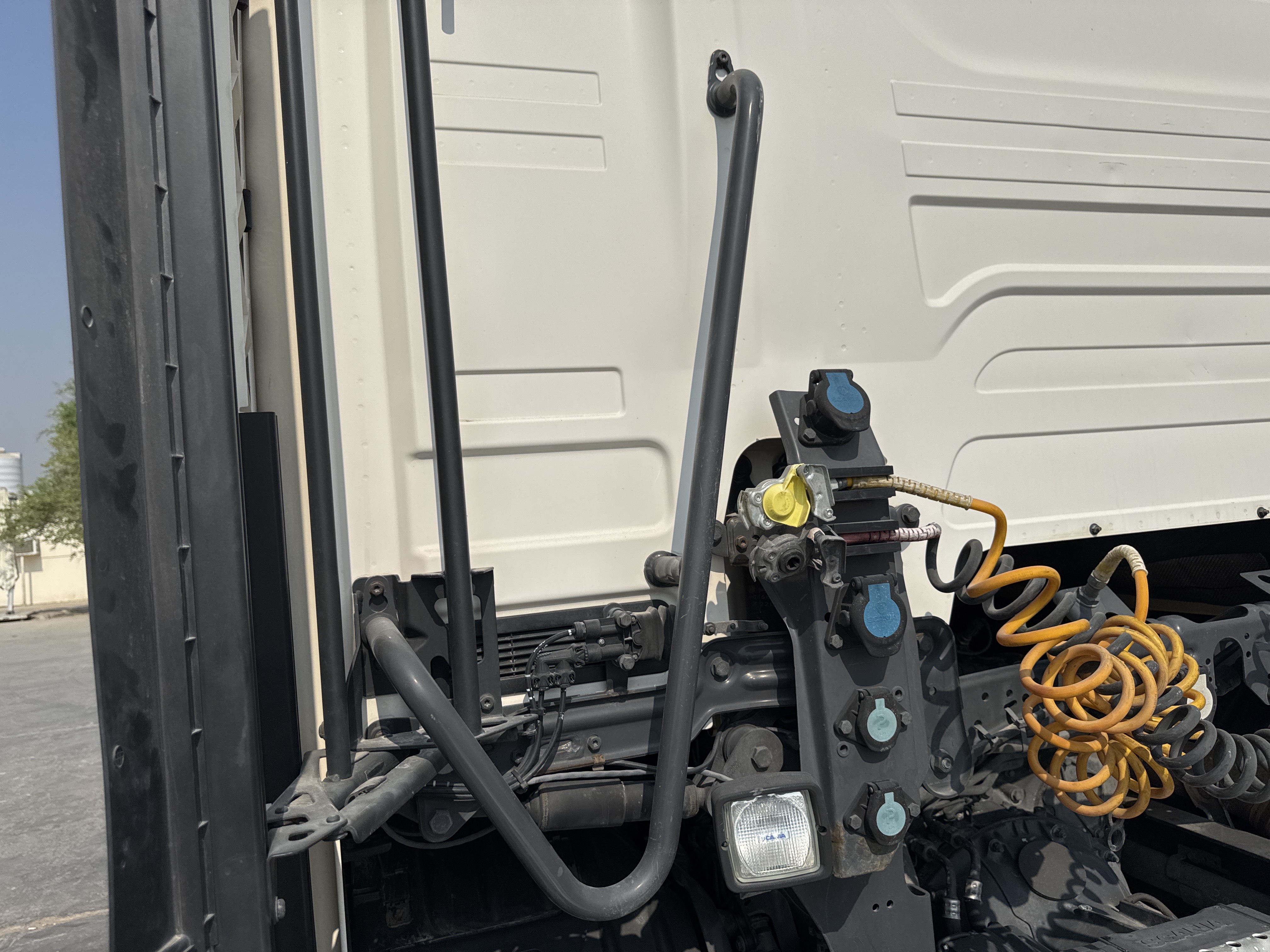 PMT-002-Scania-R410-Trailer-trucks-inspection-Structure-Handrails-2