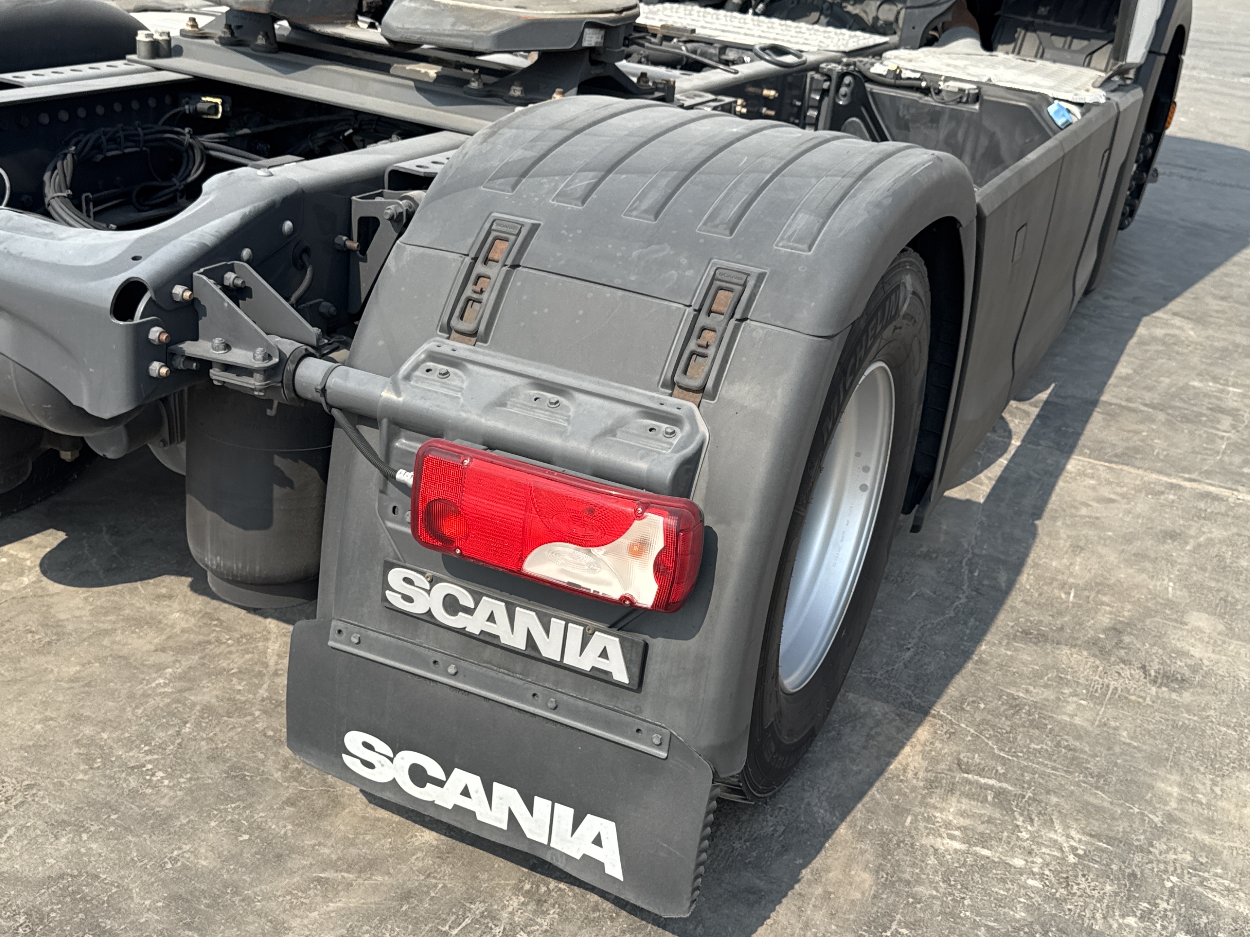 PMT-002-Scania-R410-Trailer-trucks-inspection-Structure-Sheet-metal-(fiberglass)-2