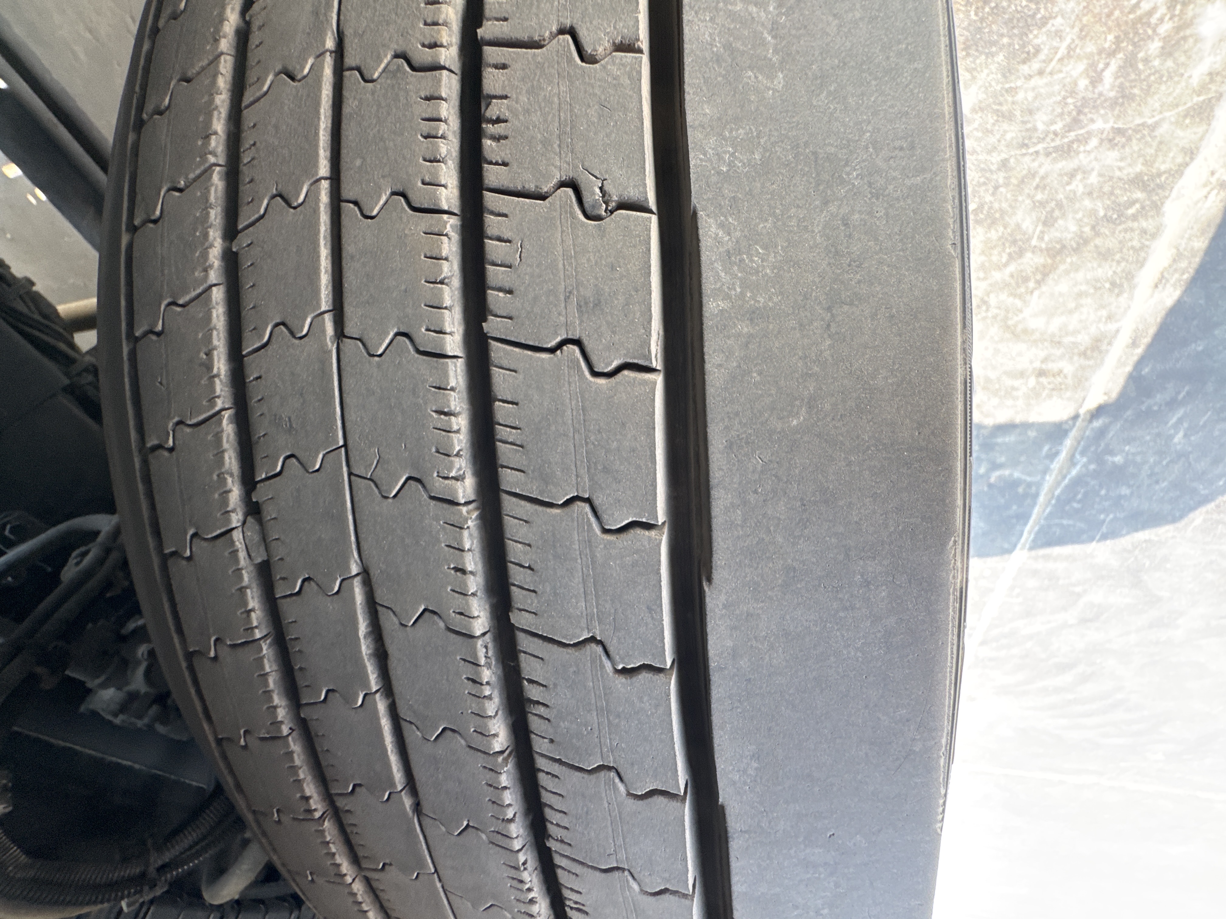 PMT-002-Scania-R410-Trailer-trucks-inspection-Chassis-Left-front-tire-/-wheel-hub---condition-2