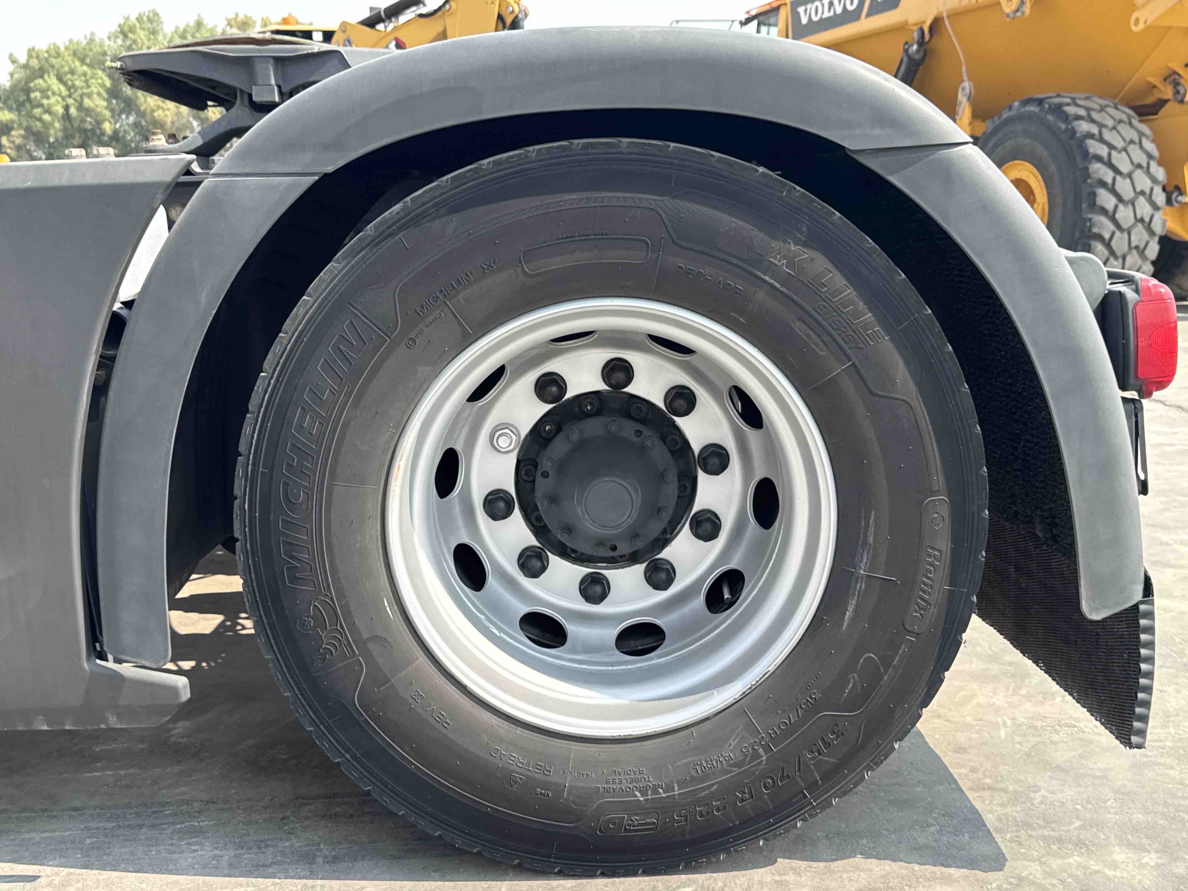 PMT-002-Scania-R410-Trailer-trucks-inspection-Chassis-Left-rear-tire-/-wheel-hub---condition-2
