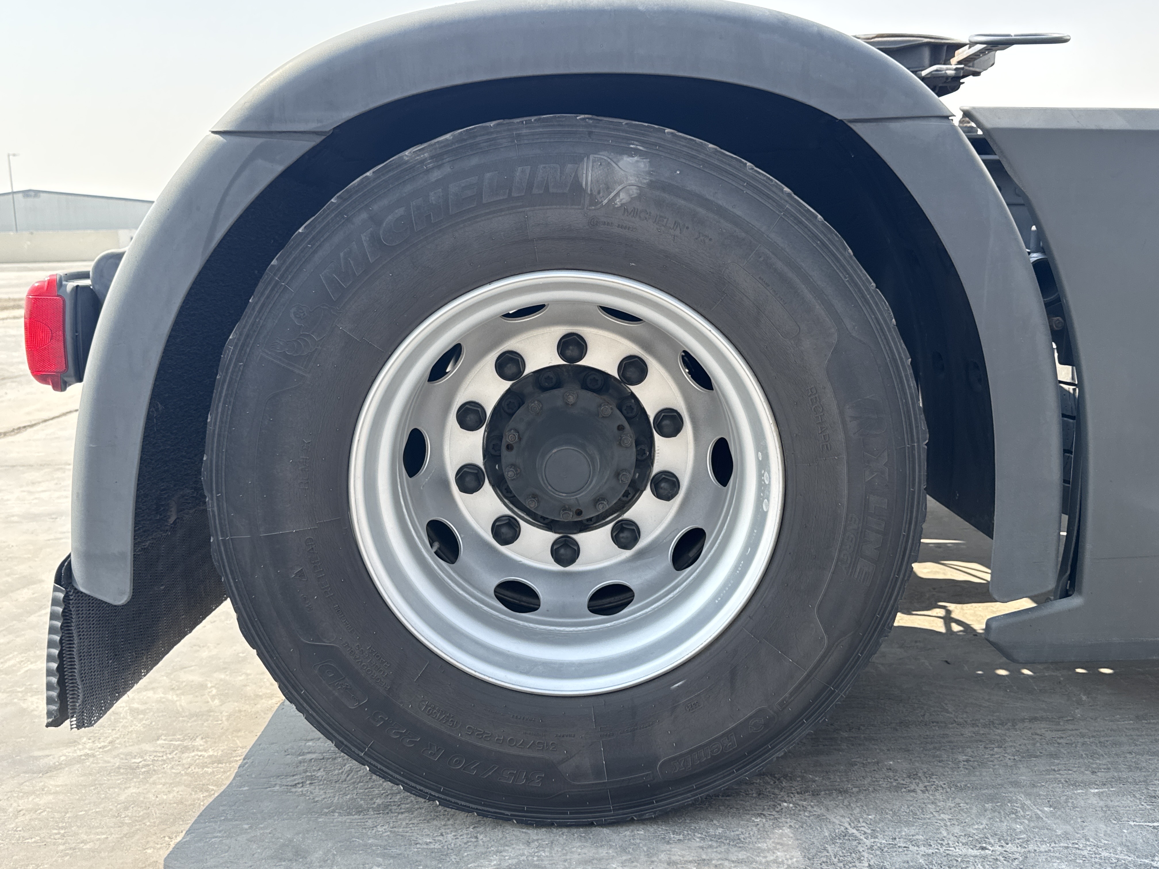 PMT-002-Scania-R410-Trailer-trucks-inspection-Chassis-Right-rear-tire-/-wheel-hub---condition-2