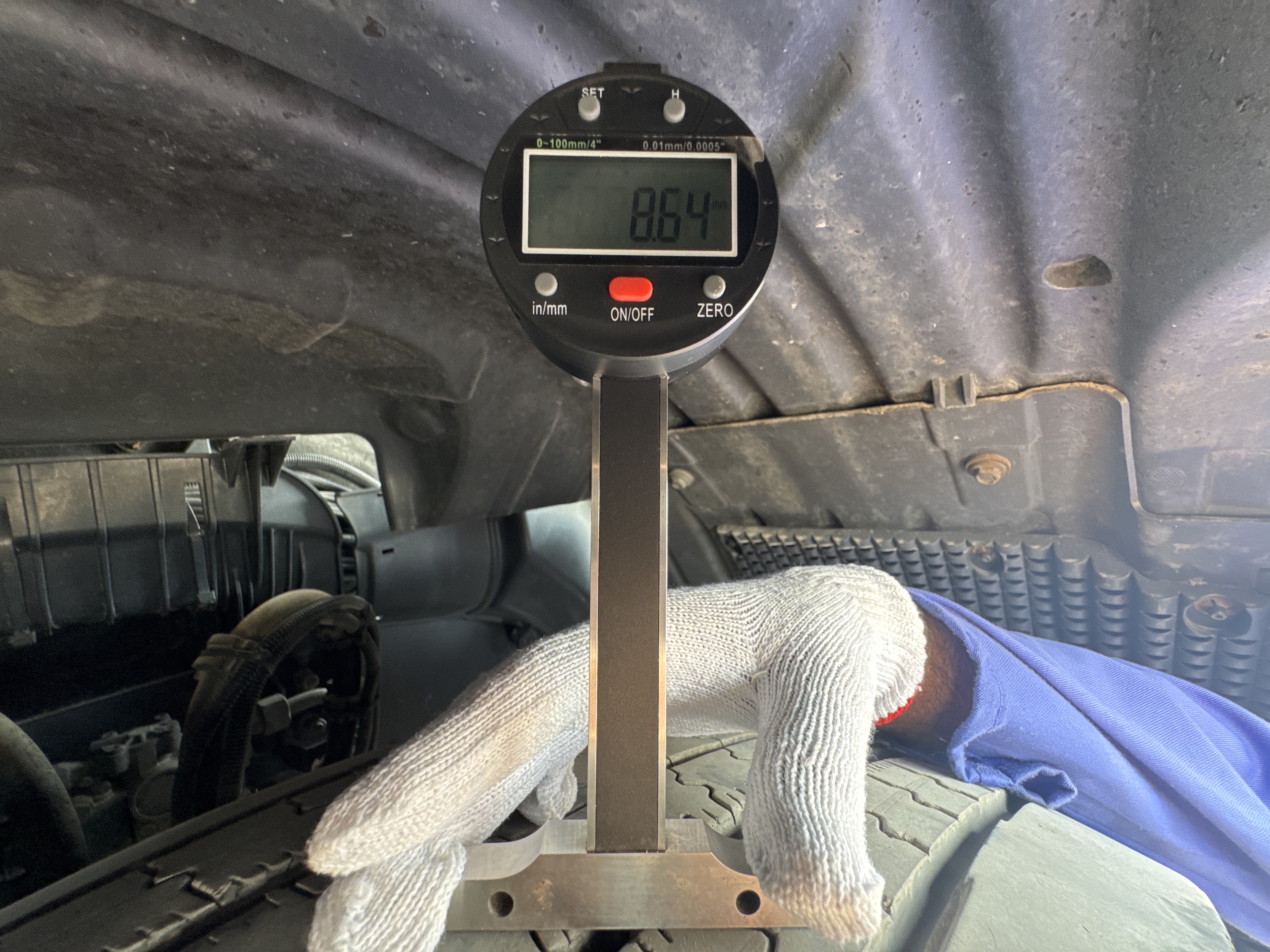 PMT-002-Scania-R410-Trailer-trucks-inspection-Chassis-Left-front-tire---tread-depth-2