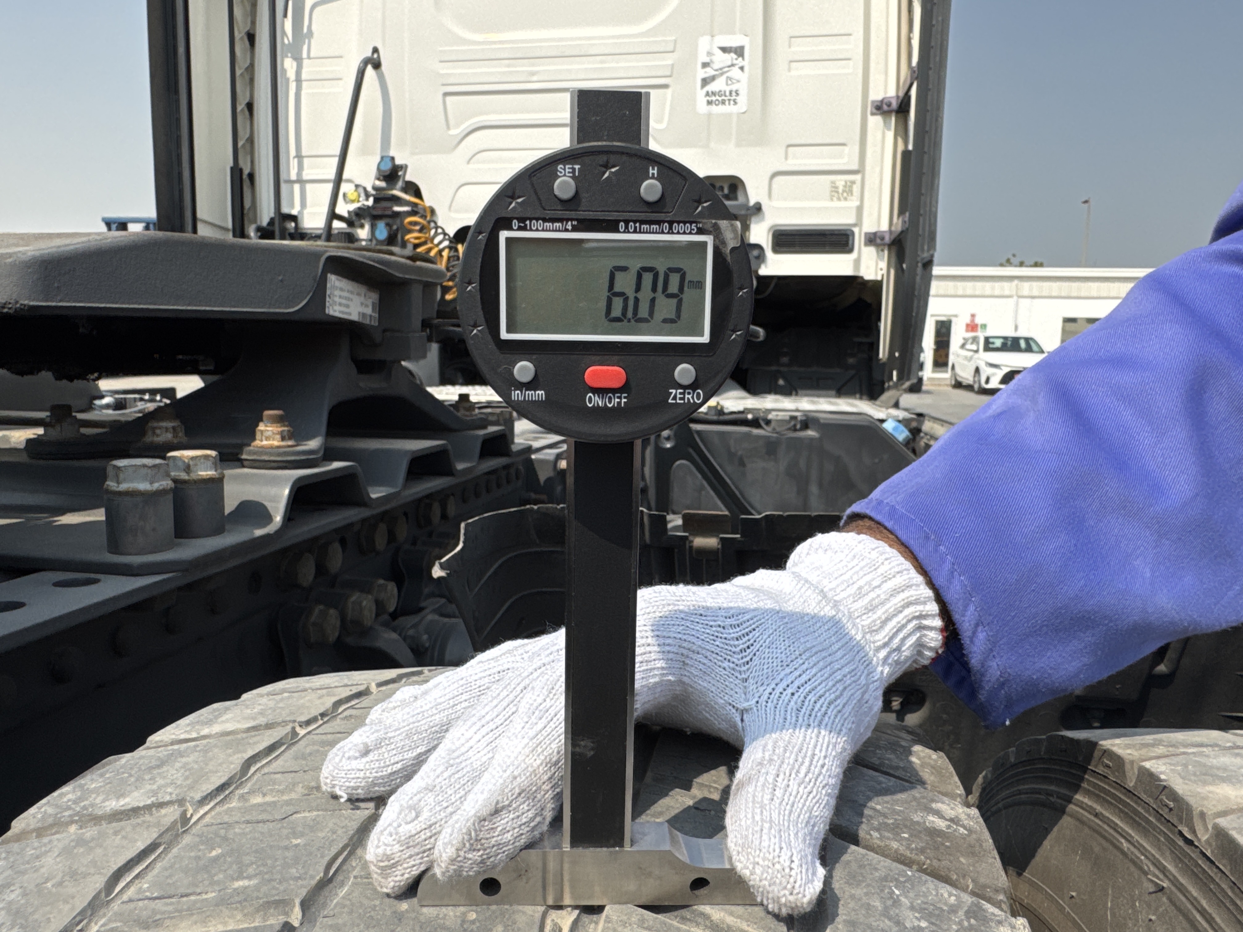 PMT-002-Scania-R410-Trailer-trucks-inspection-Chassis-Right-rear-tire---tread-depth-2