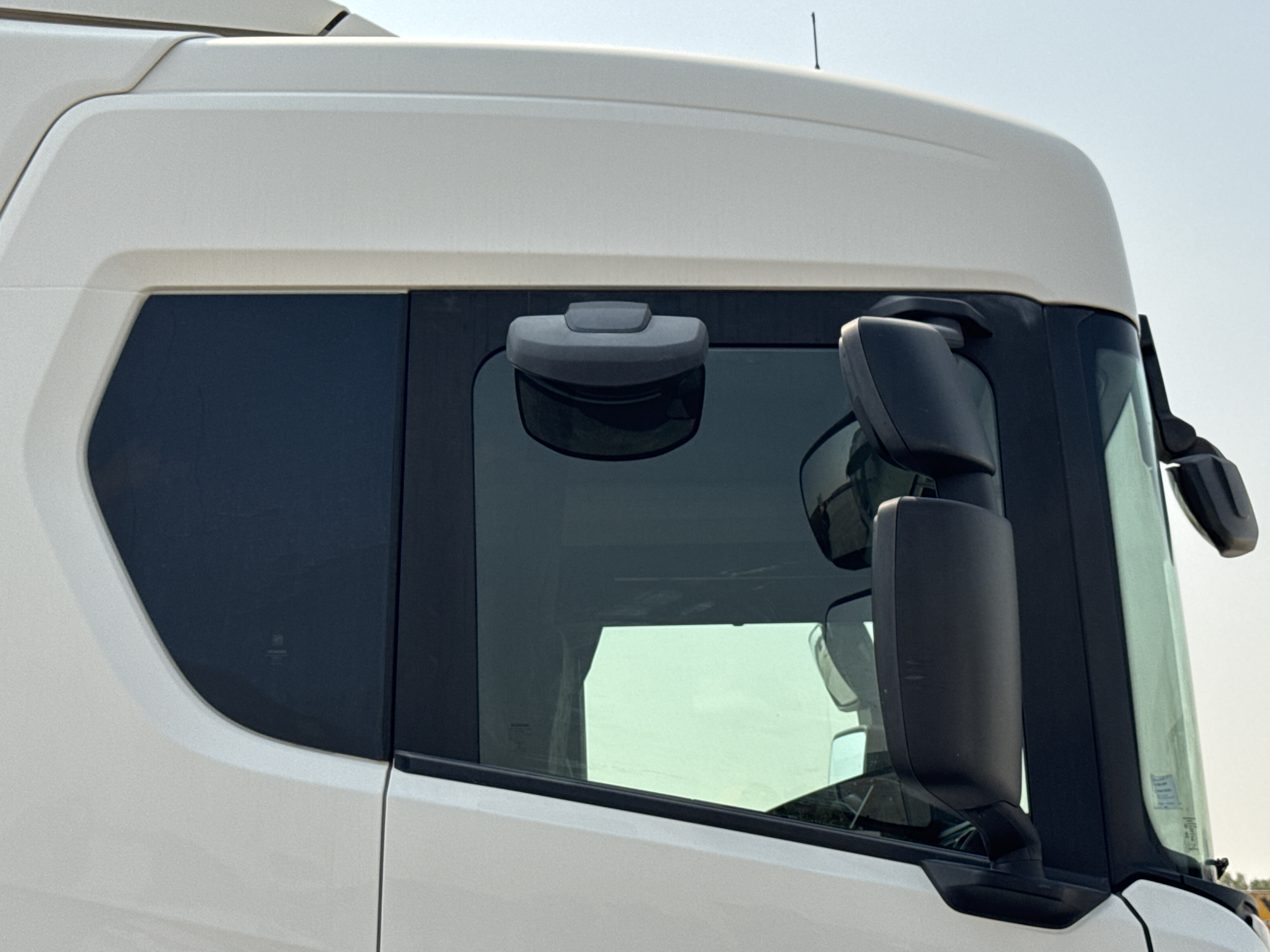 PMT-002-Scania-R410-Trailer-trucks-inspection-Safety-Glass-2