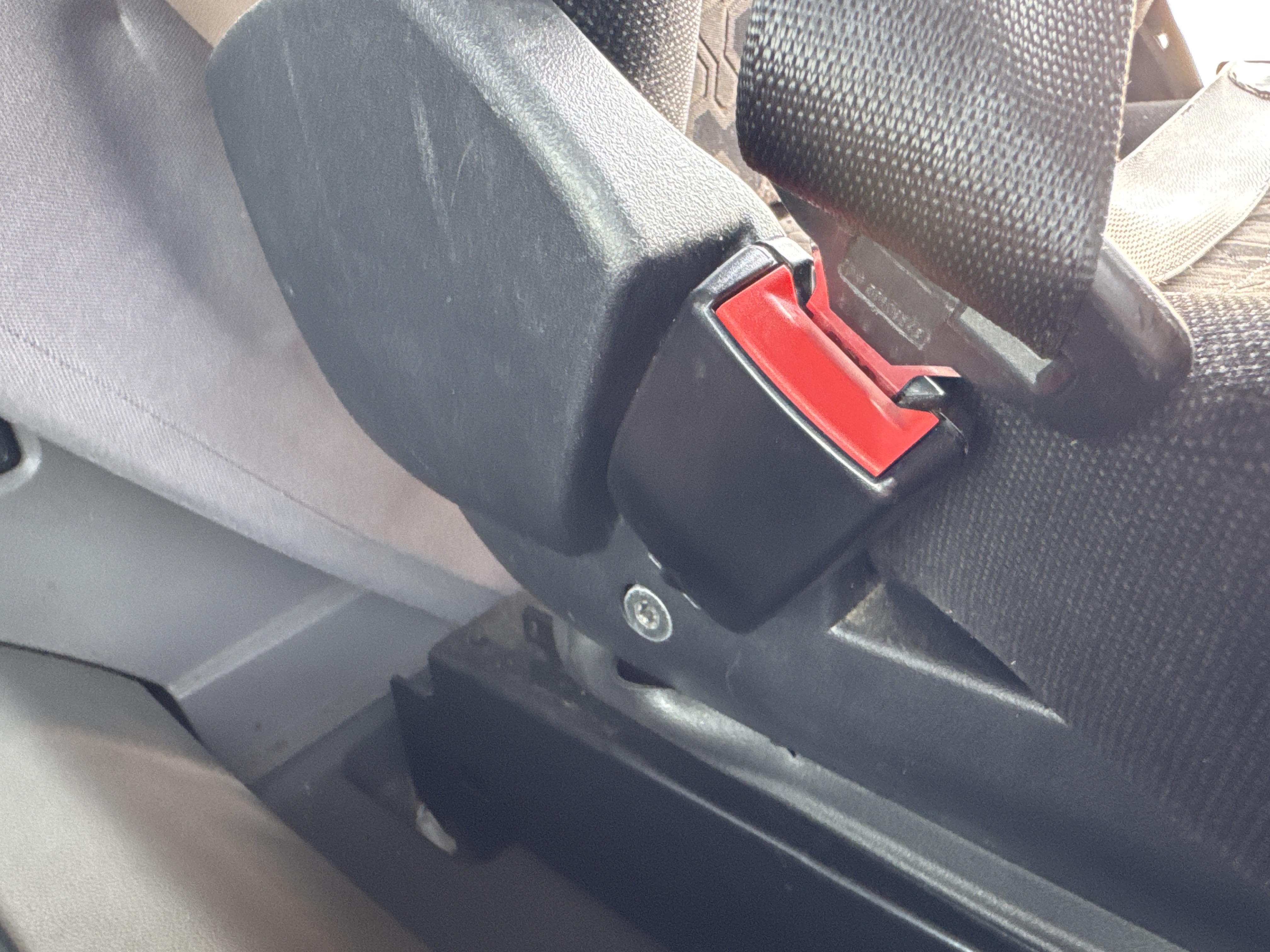 PMT-002-Scania-R410-Trailer-trucks-inspection-Safety-Seat-belts-2