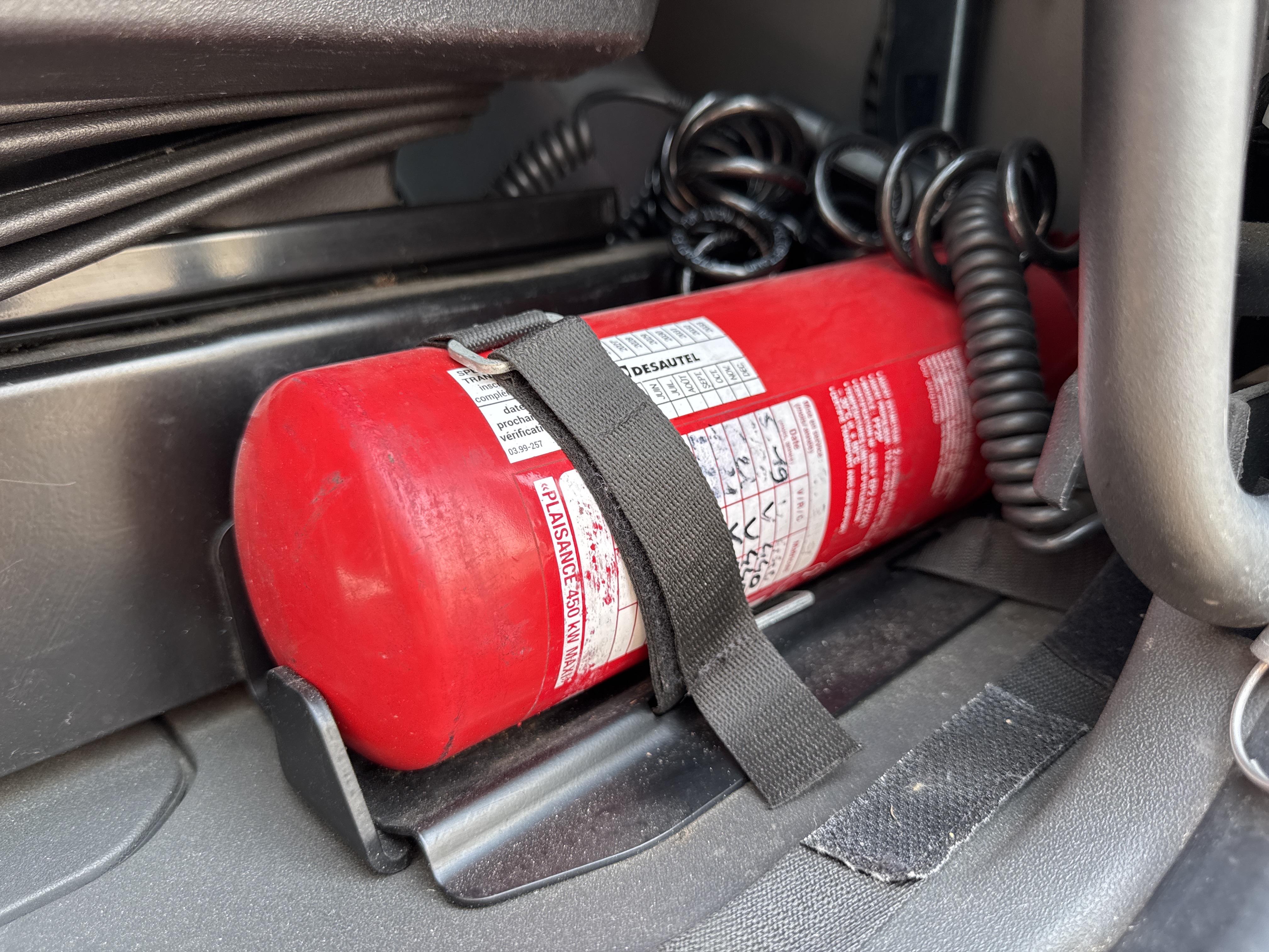 PMT-002-Scania-R410-Trailer-trucks-inspection-Safety-Fire-extinguisher-2