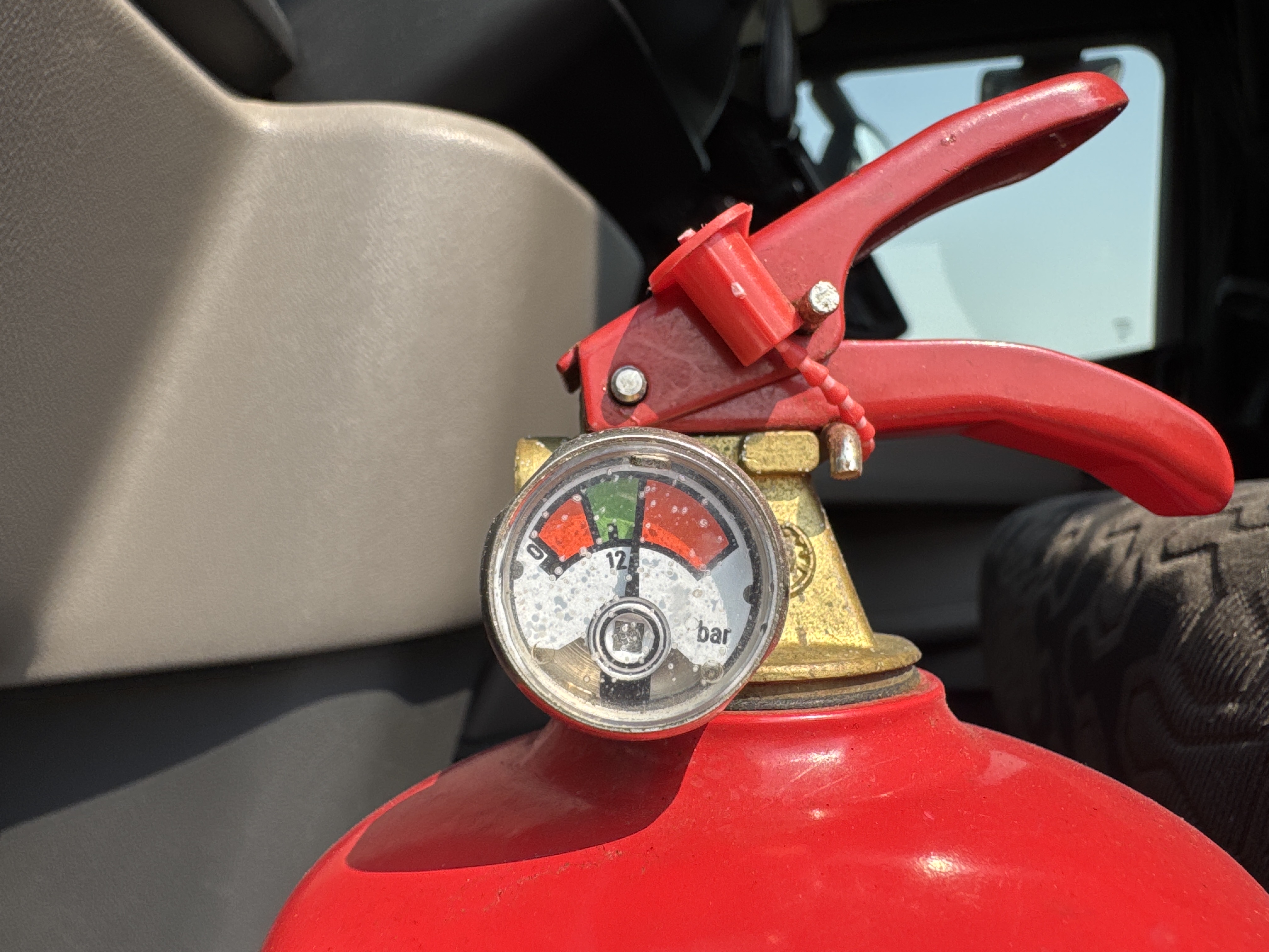 PMT-002-Scania-R410-Trailer-trucks-inspection-Safety-Fire-extinguisher-2