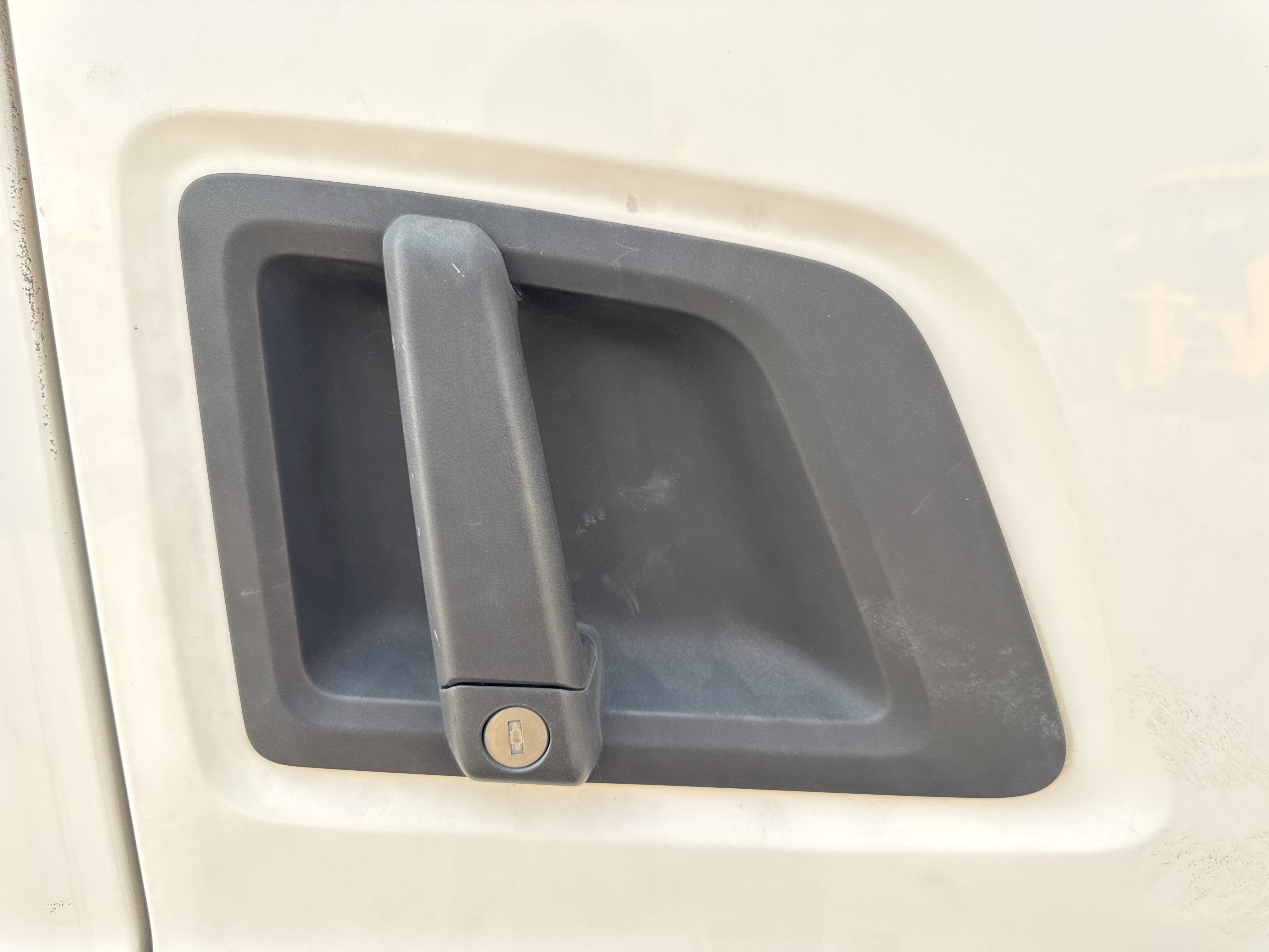 PMT-002-Scania-R410-Trailer-trucks-inspection-Cabin-Door-handles-2