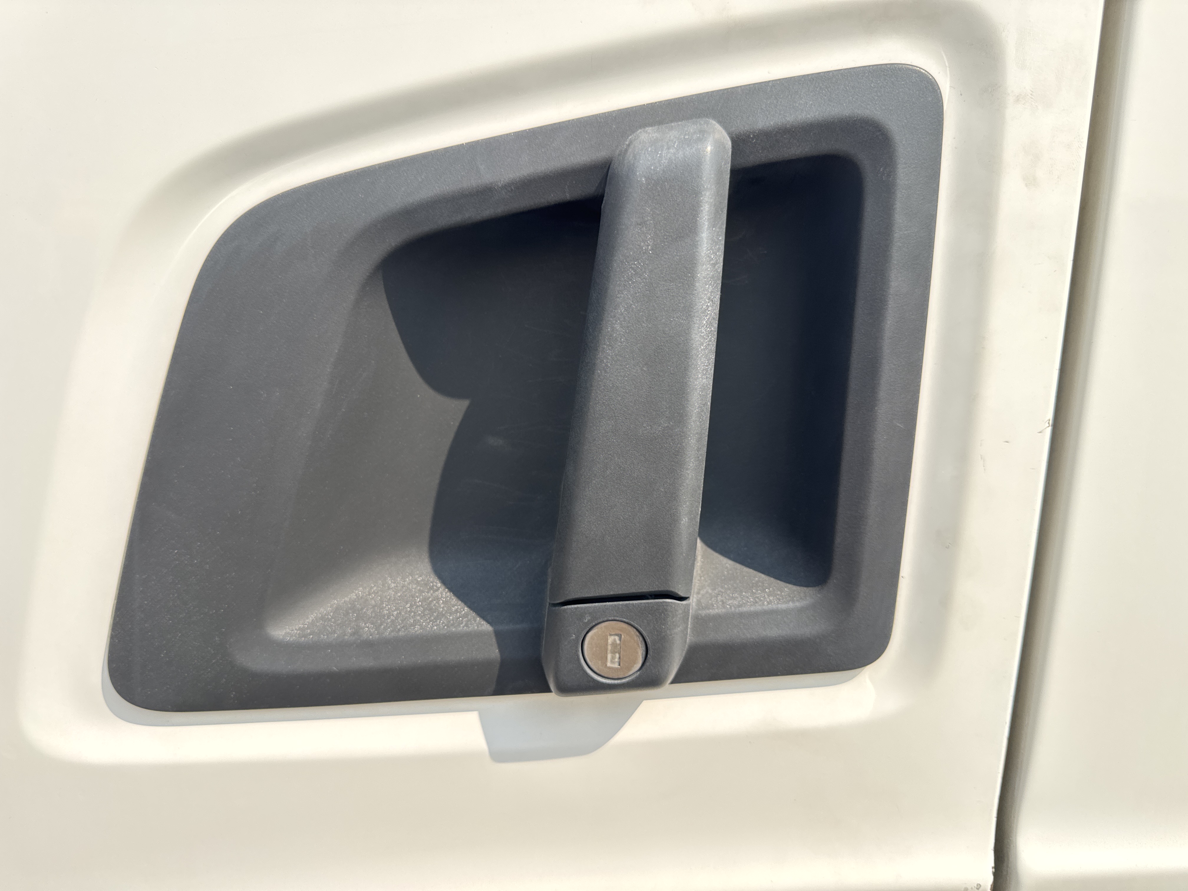 PMT-002-Scania-R410-Trailer-trucks-inspection-Cabin-Door-handles-2